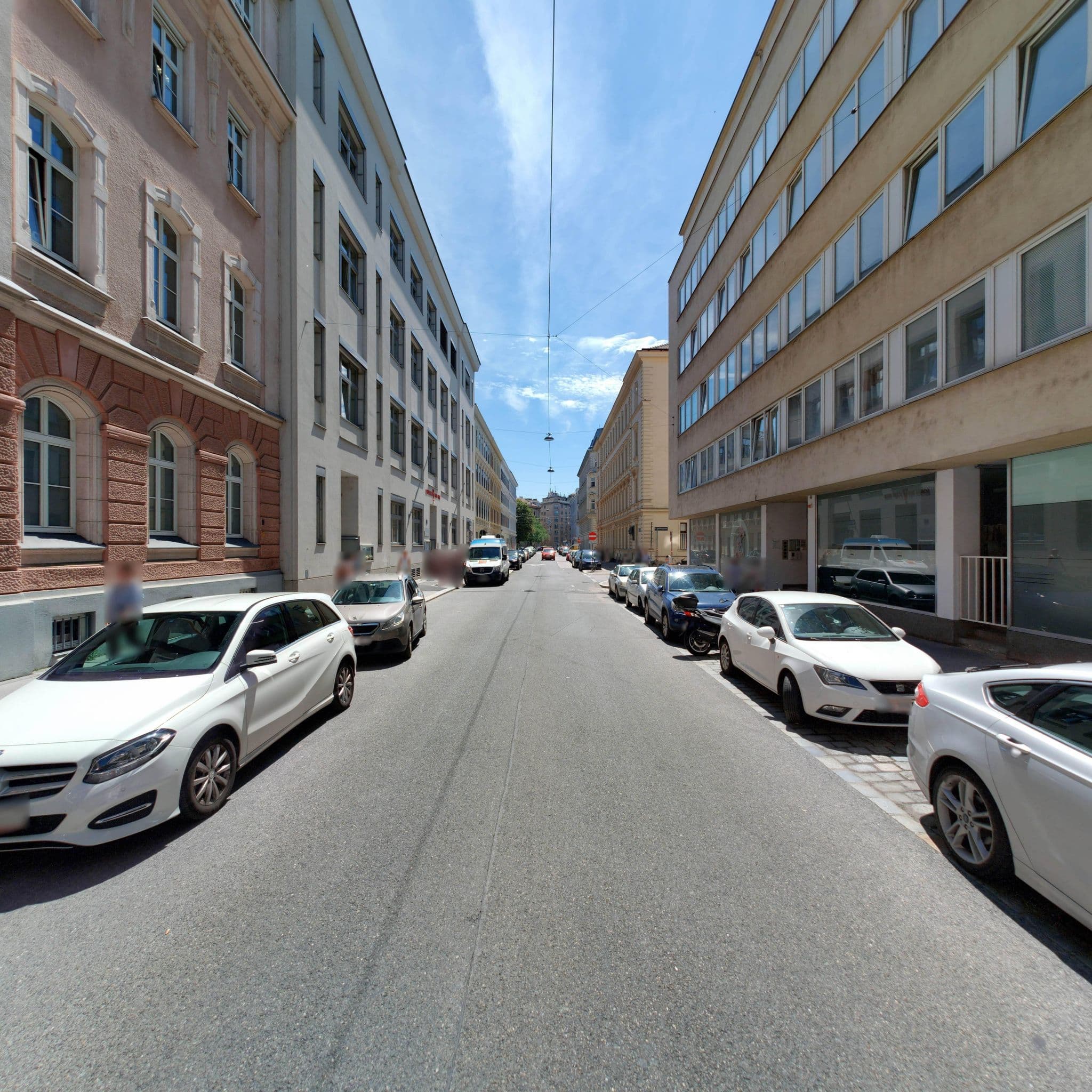 Street view near Vienna deluxe apartament, Innere Stadt — © eliasgander (CC BY-SA · Mapillary)