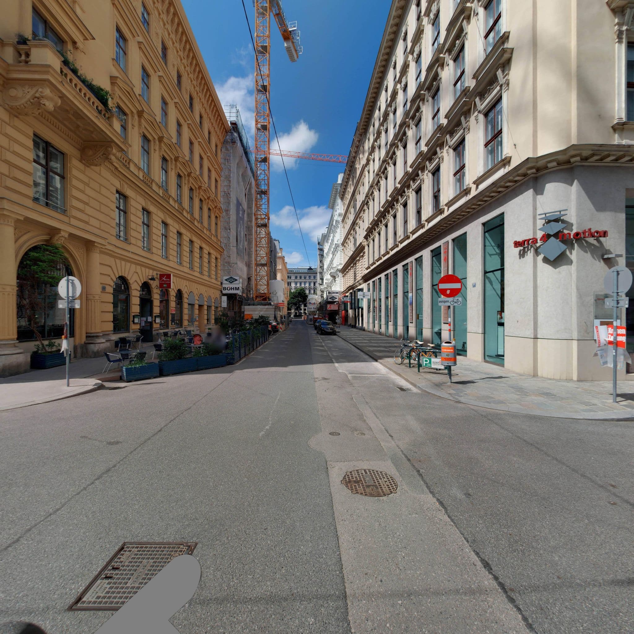 Street view near Rosa & Pink B&B, Innere Stadt — © eliasgander (CC BY-SA · Mapillary)
