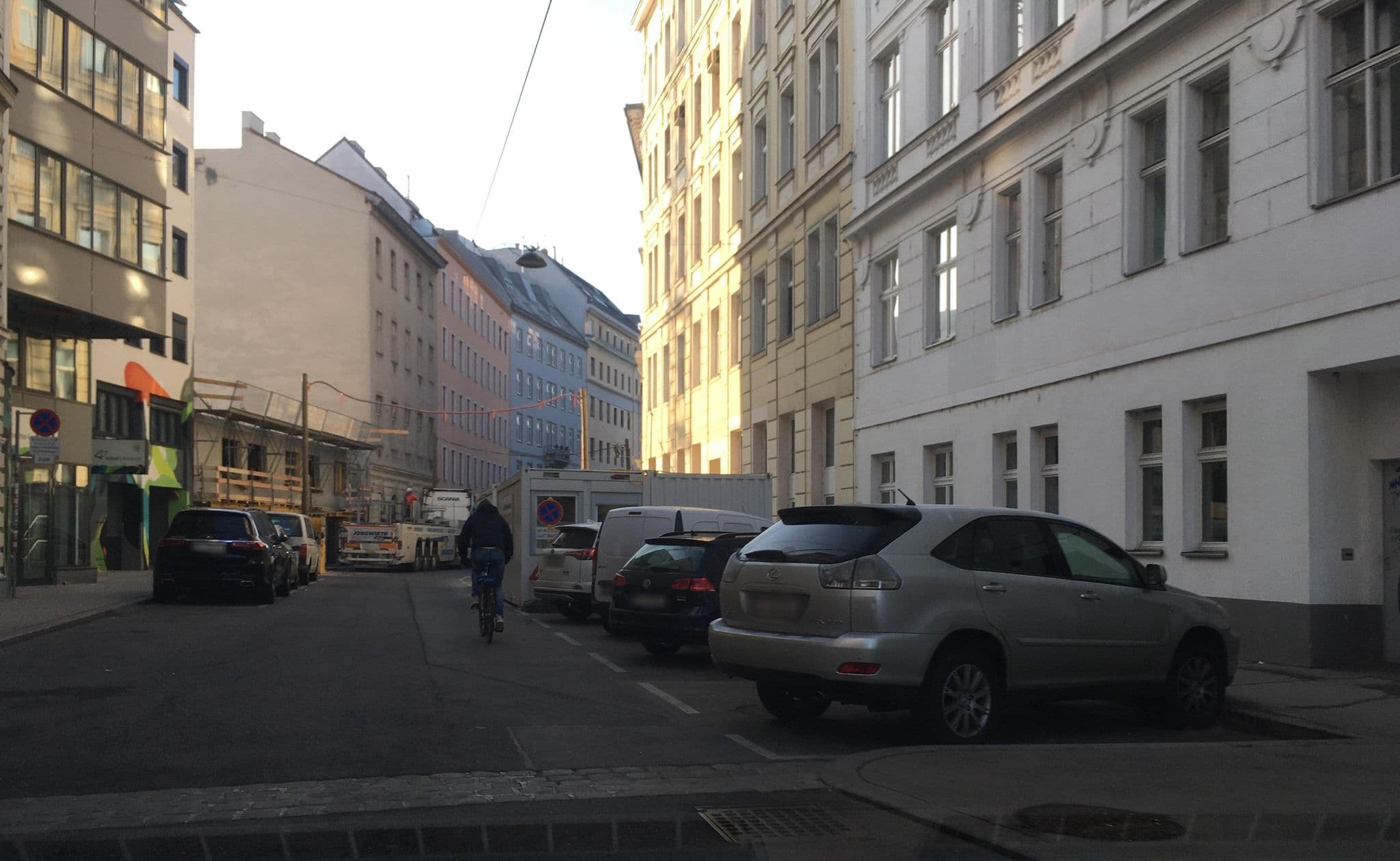 Street view near Apartmenthouse Vienna, Innere Stadt — © istefanos (CC BY-SA · Mapillary)