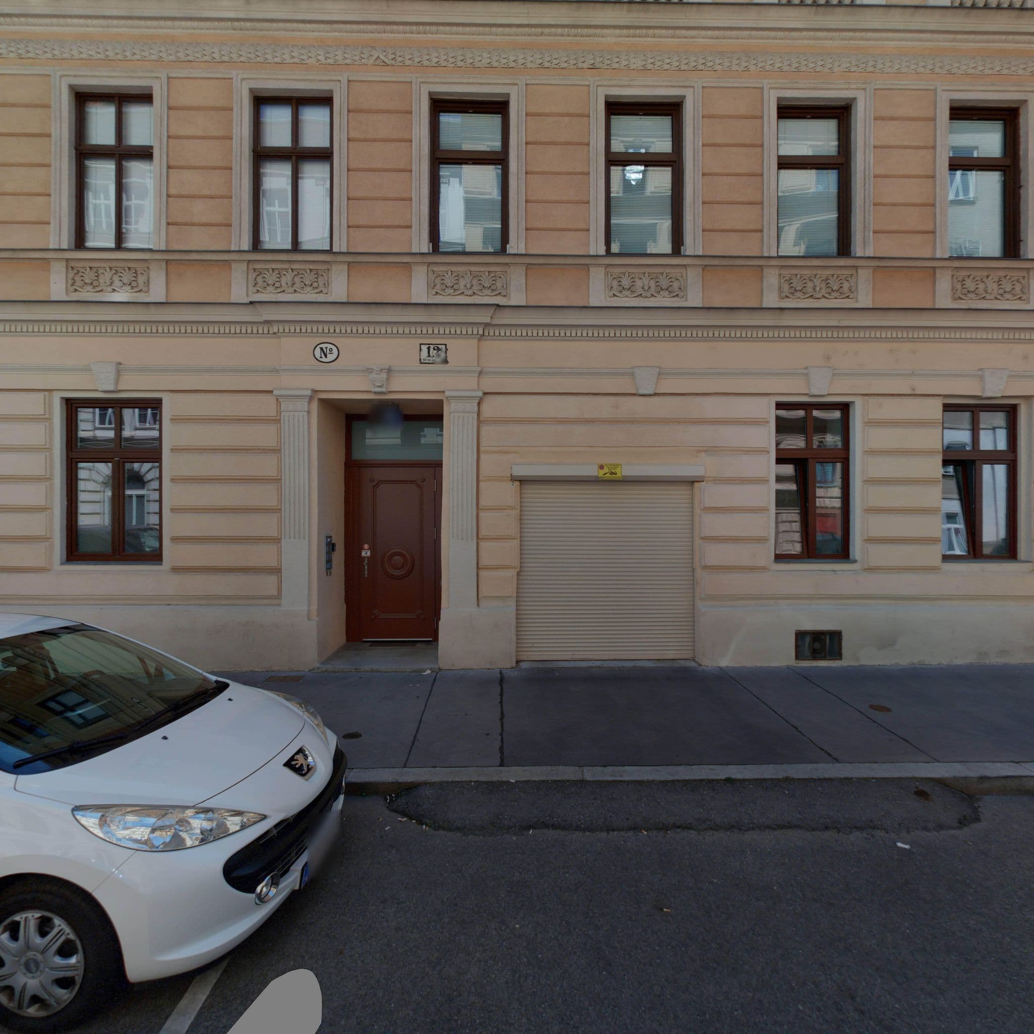 Street view near Old Vienna Apartments, Innere Stadt — © eliasgander (CC BY-SA · Mapillary)