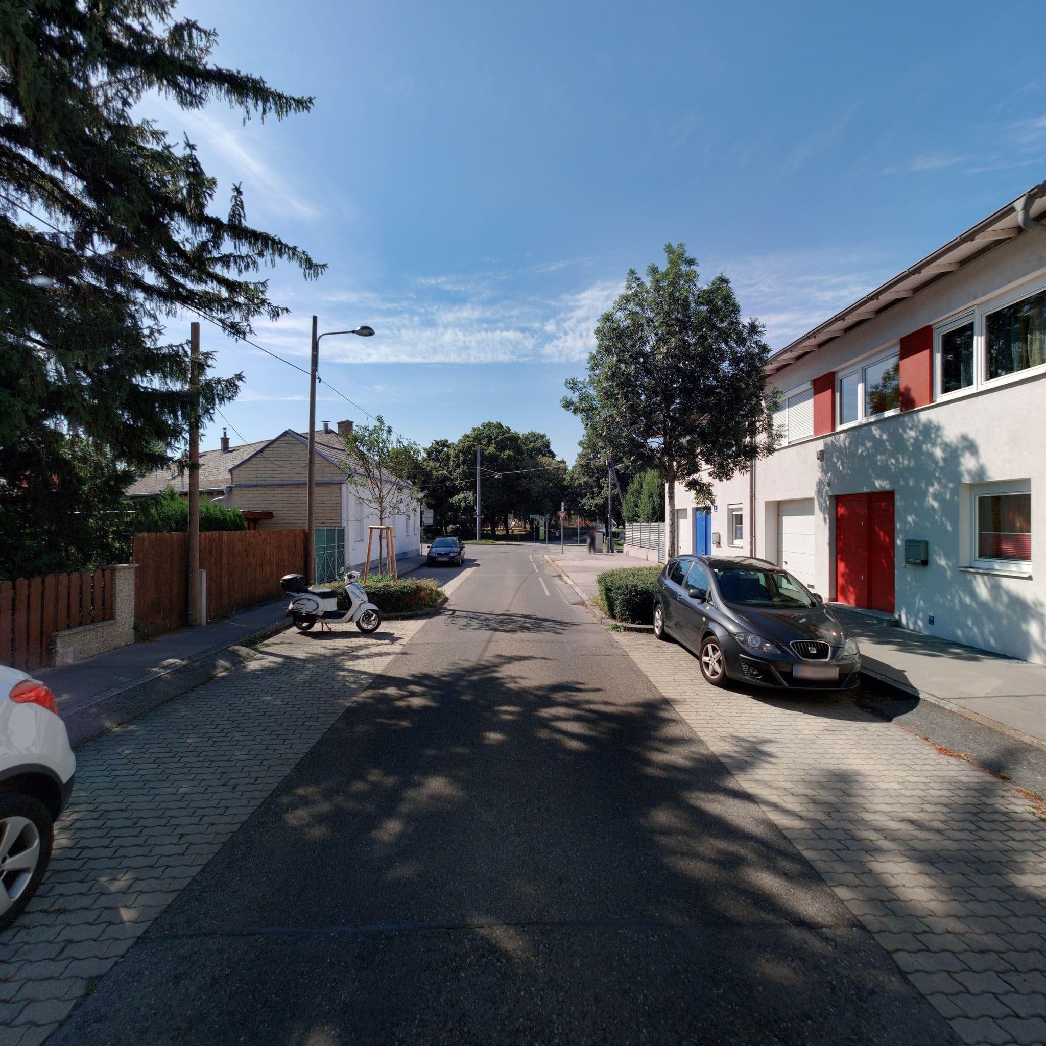 Street view near Hotel Angelika BetriebsgmbH, Floridsdorf — © eliasgander (CC BY-SA · Mapillary)