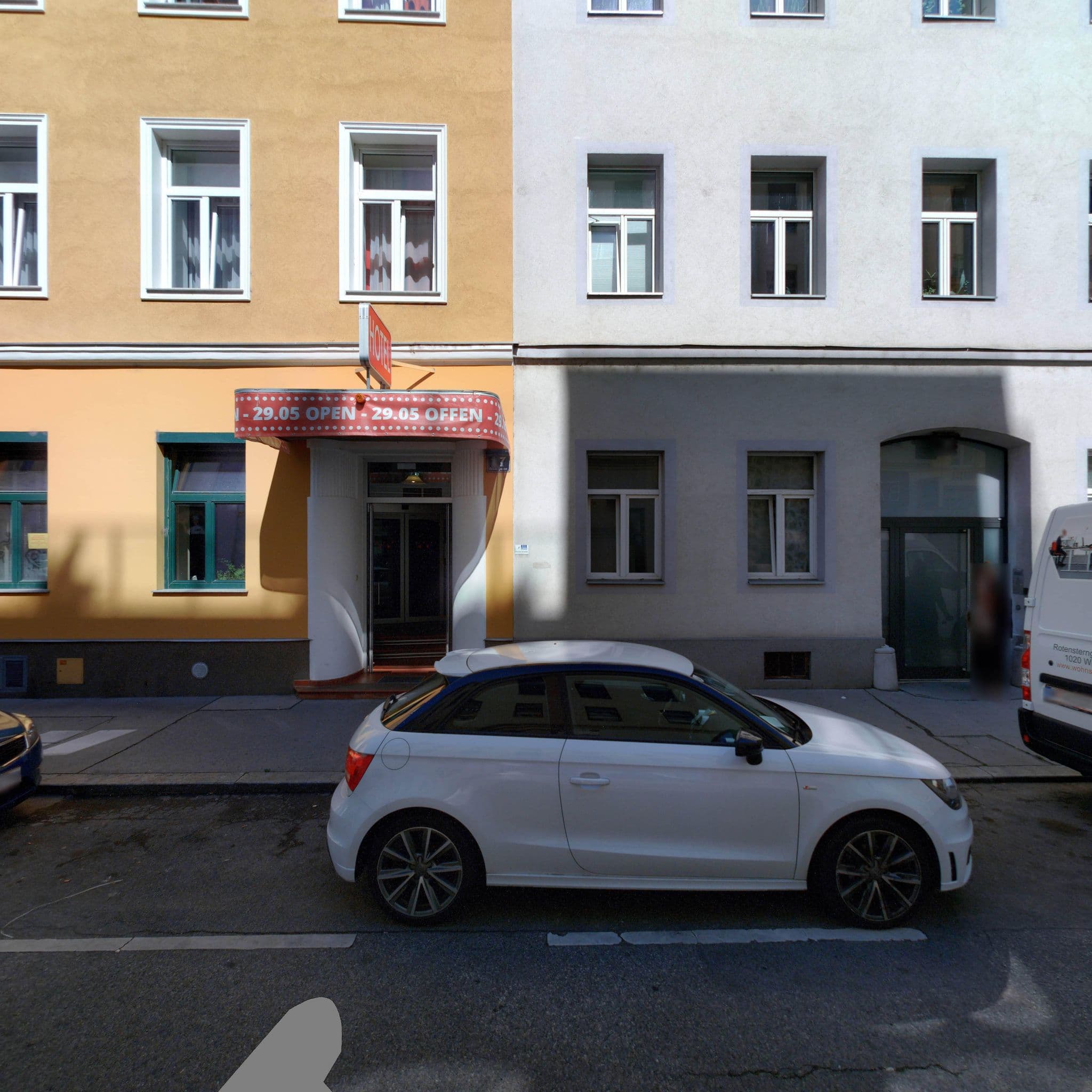 Street view near Hotel Weißes Lamm, Innere Stadt — © eliasgander (CC BY-SA · Mapillary)