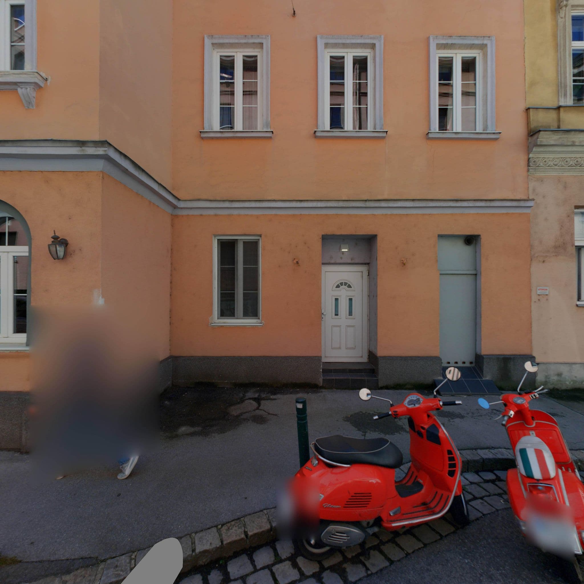 Street view near Adlon Hotel Vienna, Landstraße — © eliasgander (CC BY-SA · Mapillary)