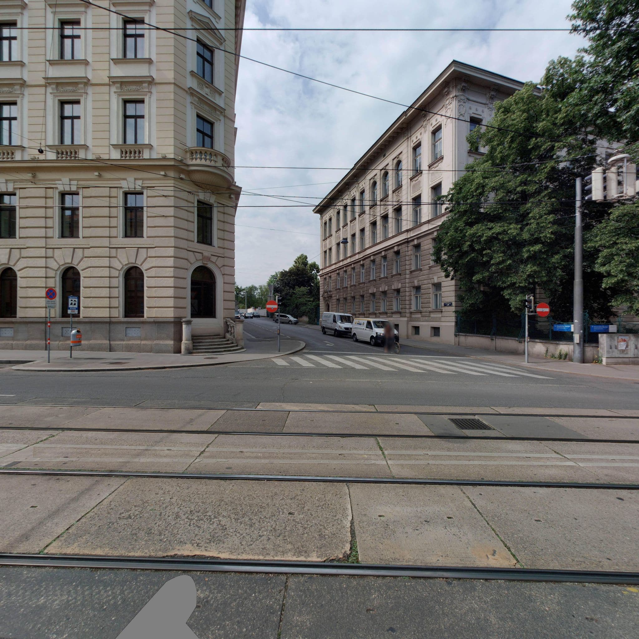 Street view near The Executive Suite | Austria Trend Hotel Savoyen, Landstraße — © eliasgander (CC BY-SA · Mapillary)