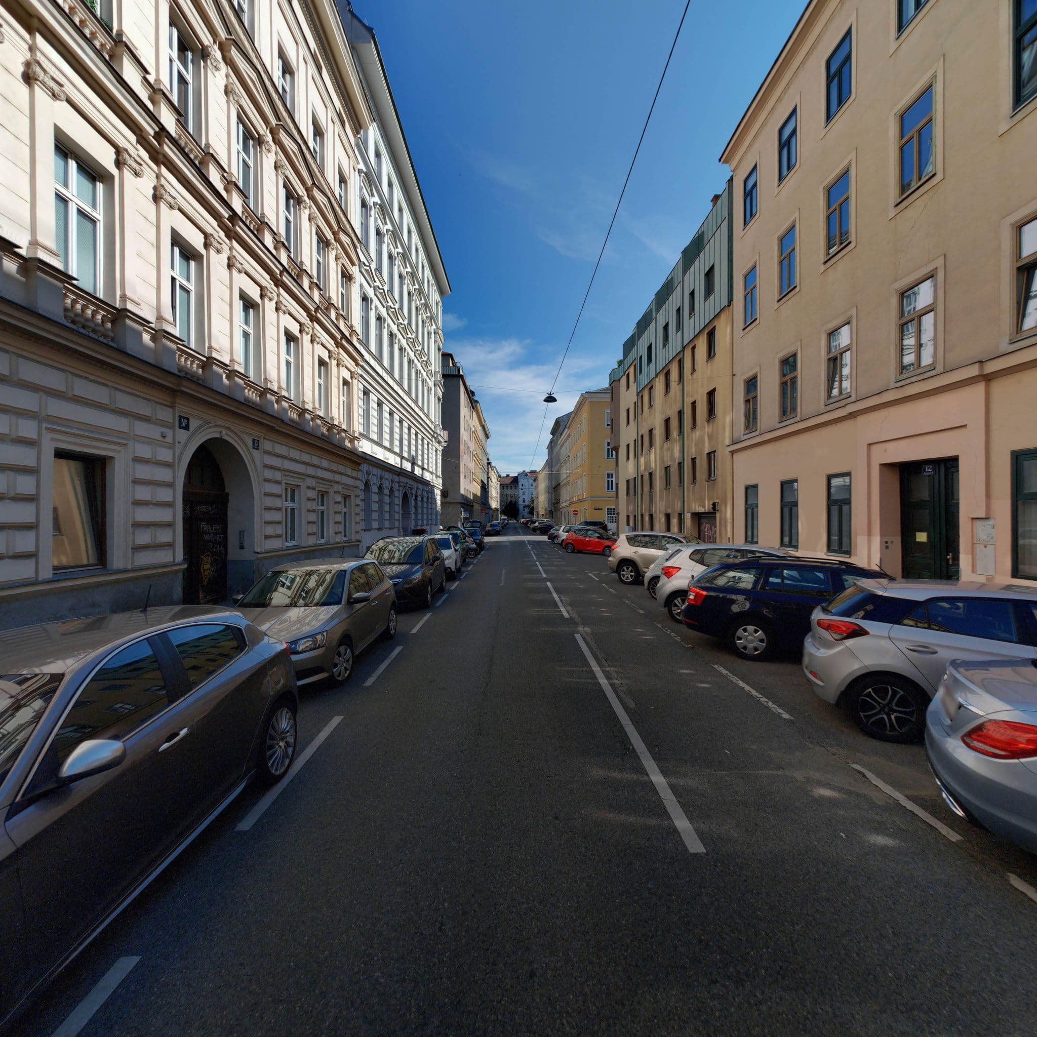 Street view near Ketenci GmbH, Innere Stadt — © eliasgander (CC BY-SA · Mapillary)