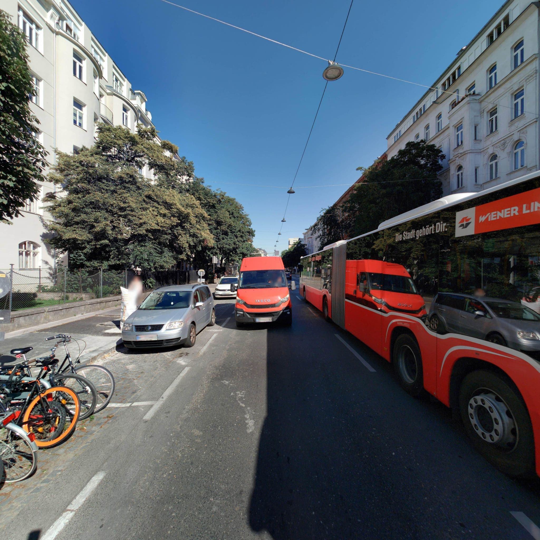 Street view near Mittagsschlaf bis 16:15, Landstraße — © eliasgander (CC BY-SA · Mapillary)