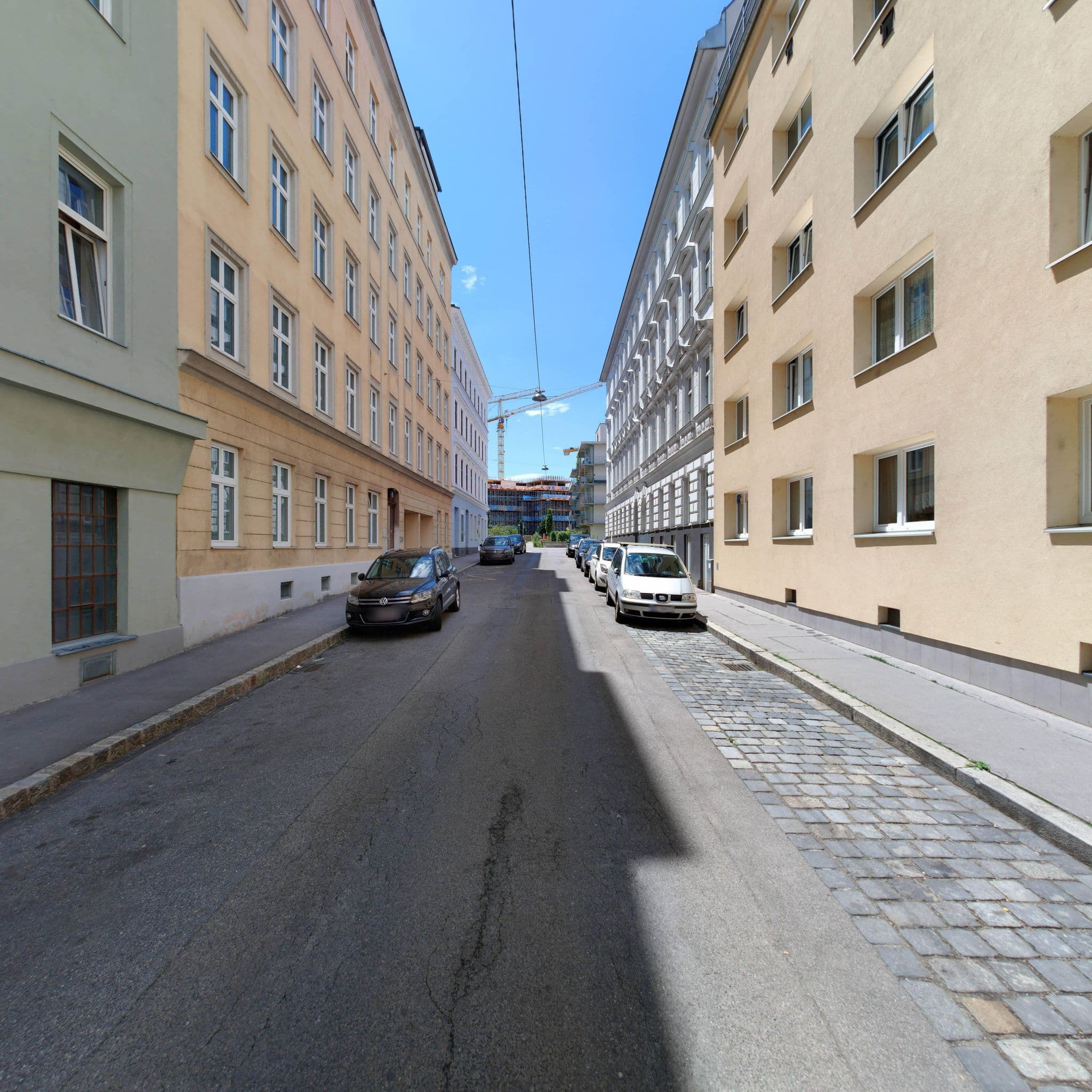 Street view near Breznik & Co, Landstraße — © eliasgander (CC BY-SA · Mapillary)