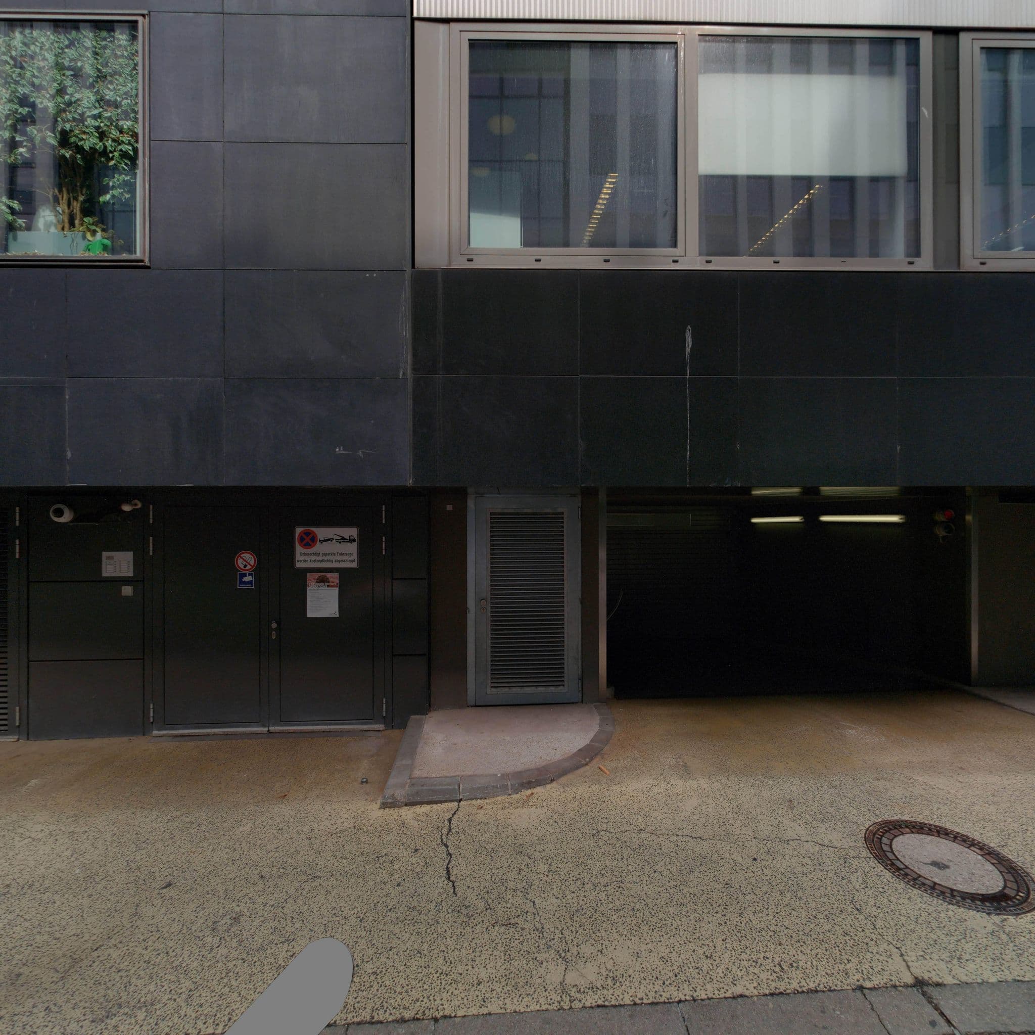 Street view near Residence Le Belvedere, Landstraße — © eliasgander (CC BY-SA · Mapillary)