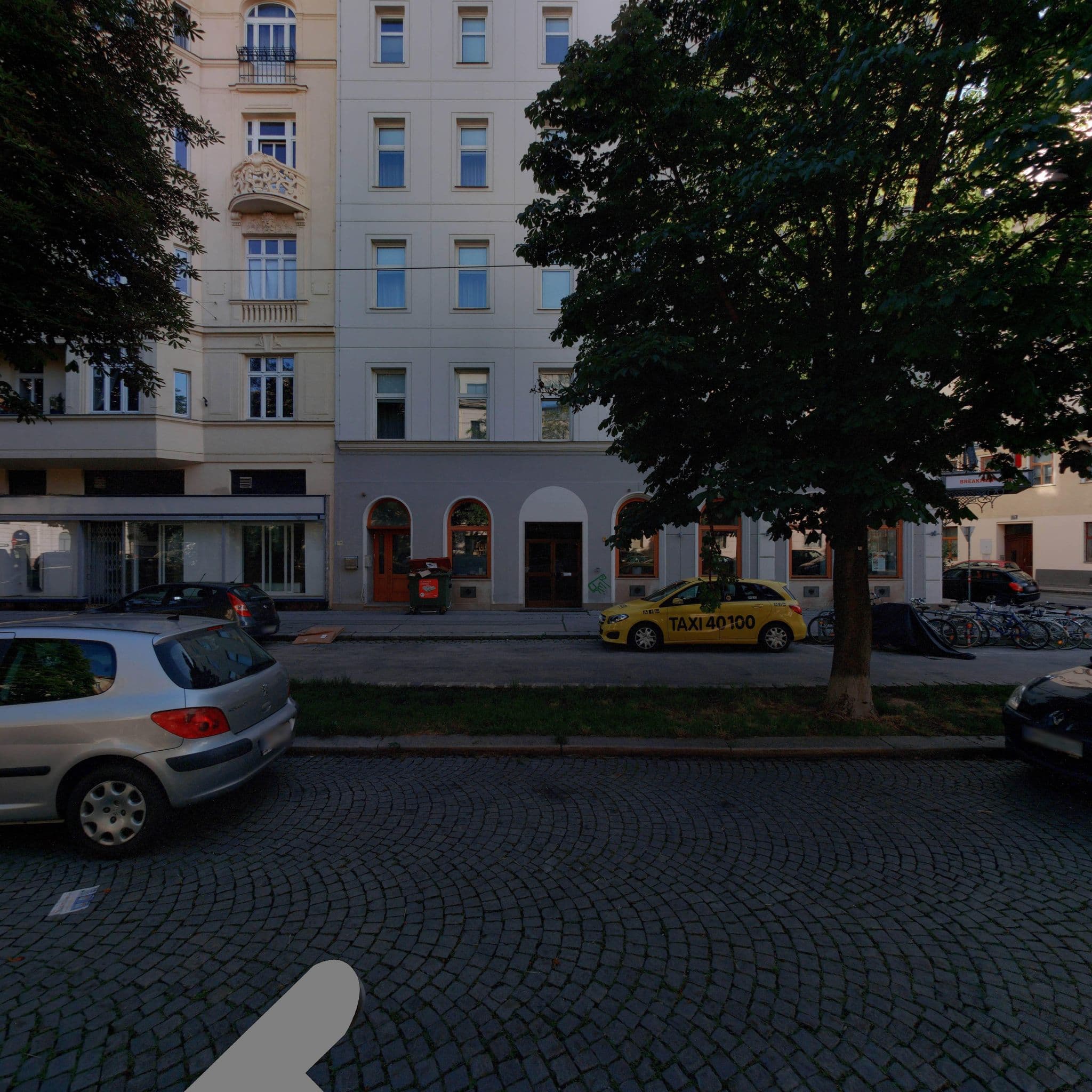Street view near AUSTRIA Hotels Betriebs-GmbH, Innere Stadt — © eliasgander (CC BY-SA · Mapillary)