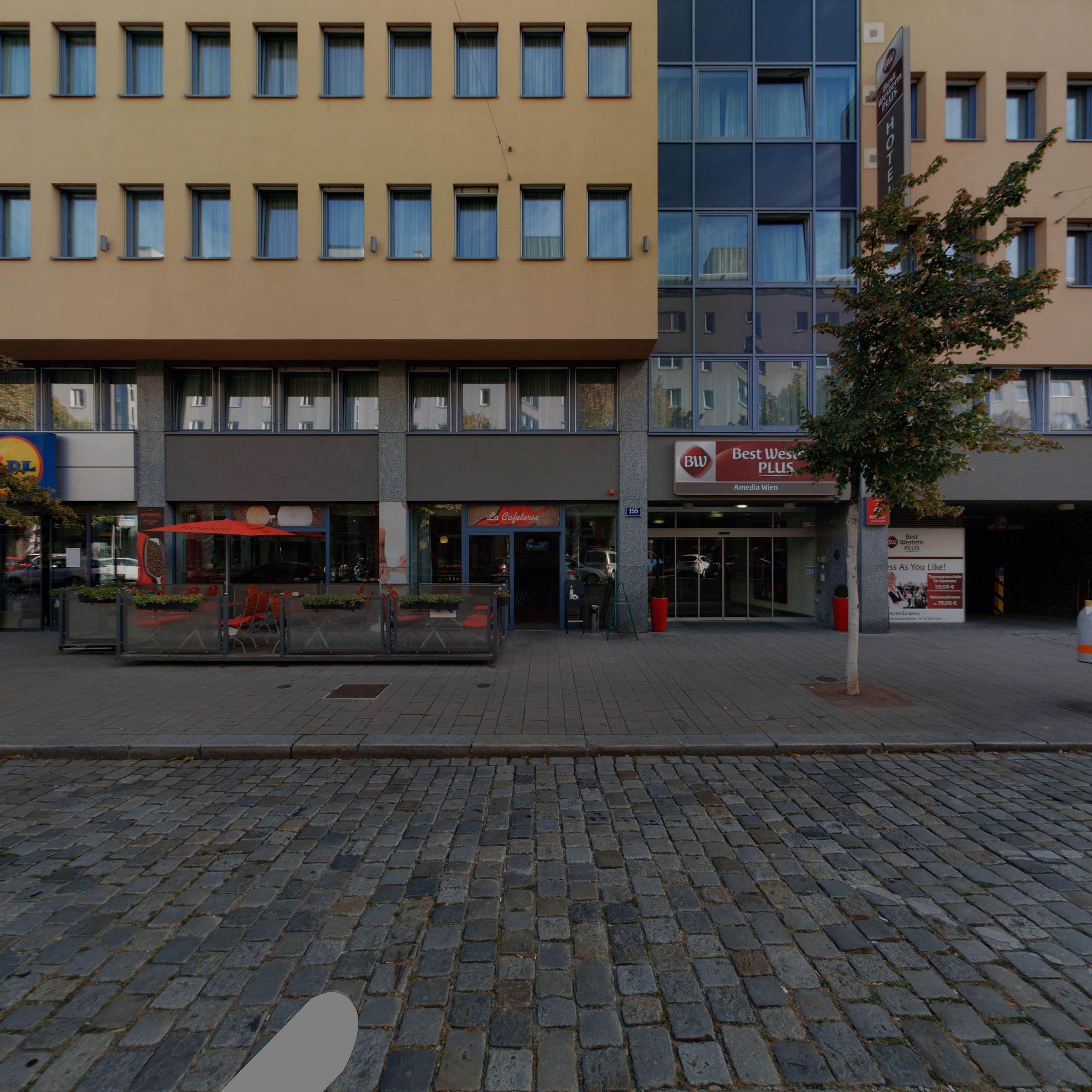 Street view near Magic Life GmbH & Co., Landstraße — © eliasgander (CC BY-SA · Mapillary)