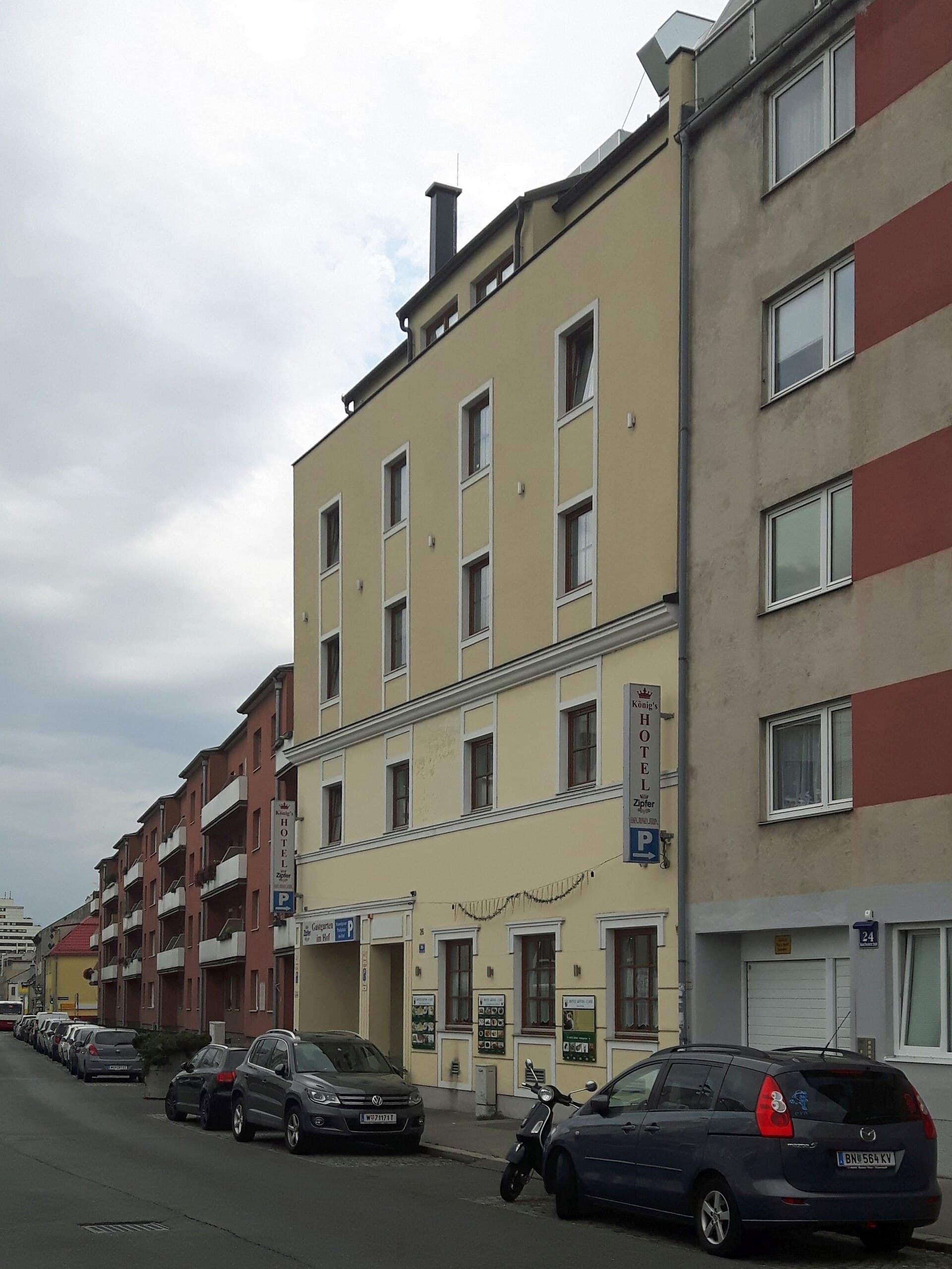 Hotel König (via Wikimedia Commons, CC BY-SA 4.0)