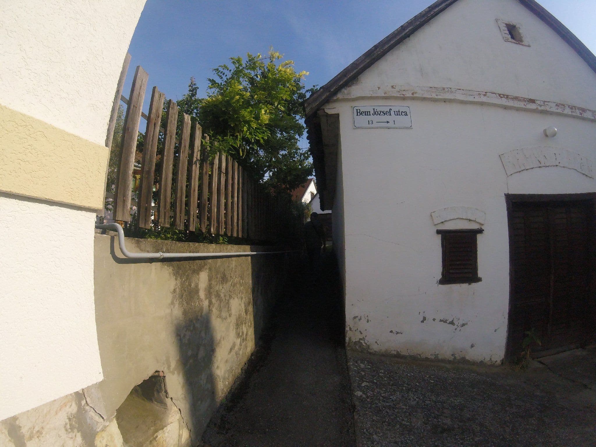 Street view near Kővári Vendégház, Villány — © utvonalfelmeresek (CC BY-SA · Mapillary)