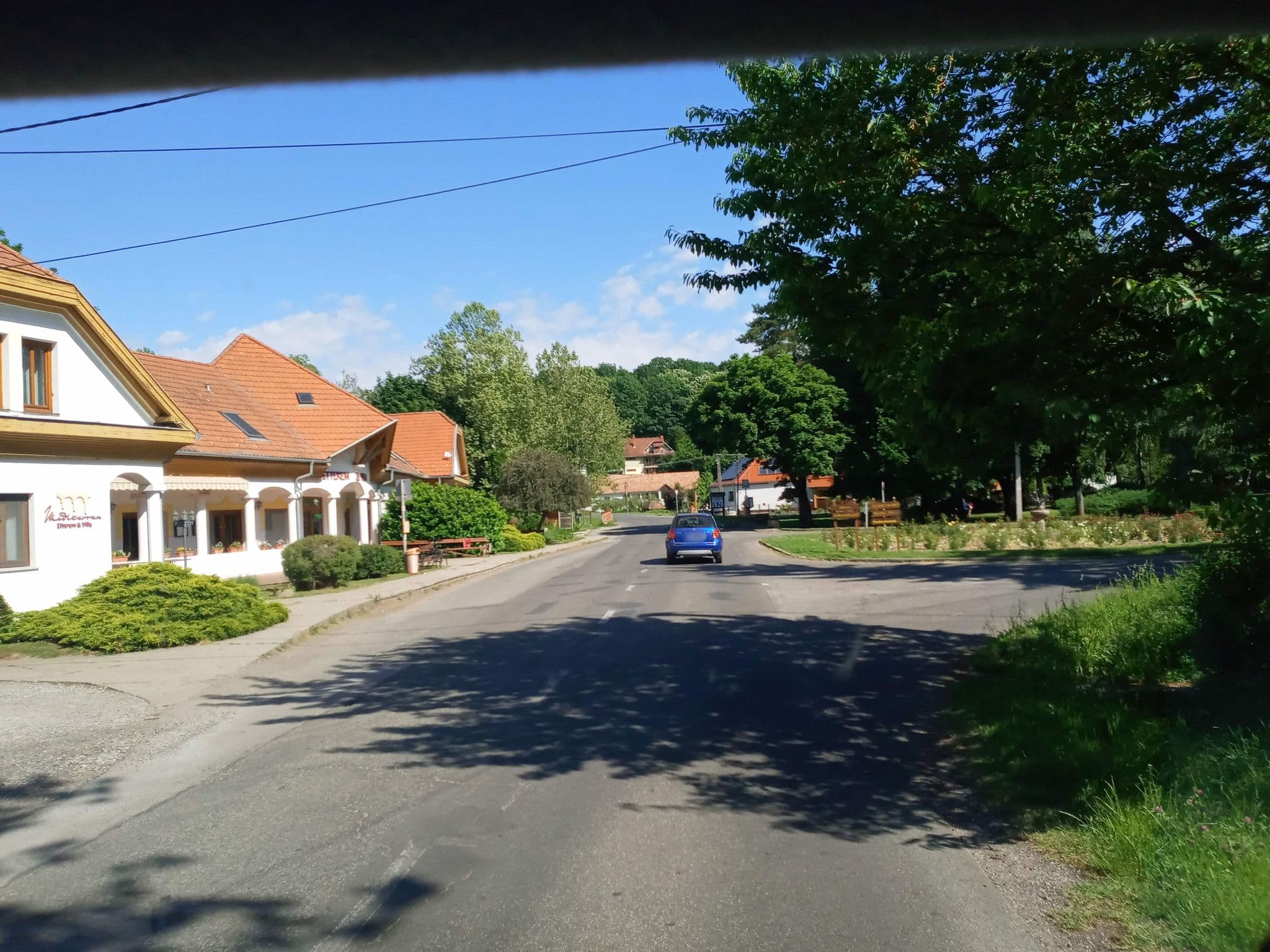 Street view near Mediterrán Restaurant & Villa, Pécs — © magyarsi (CC BY-SA · Mapillary)