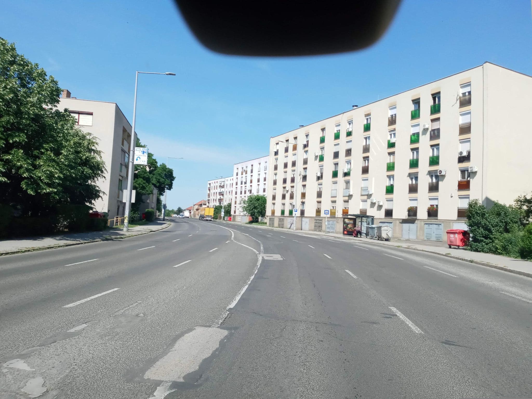 Street view near Gyöngyi Apartman, Pécs — © magyarsi (CC BY-SA · Mapillary)
