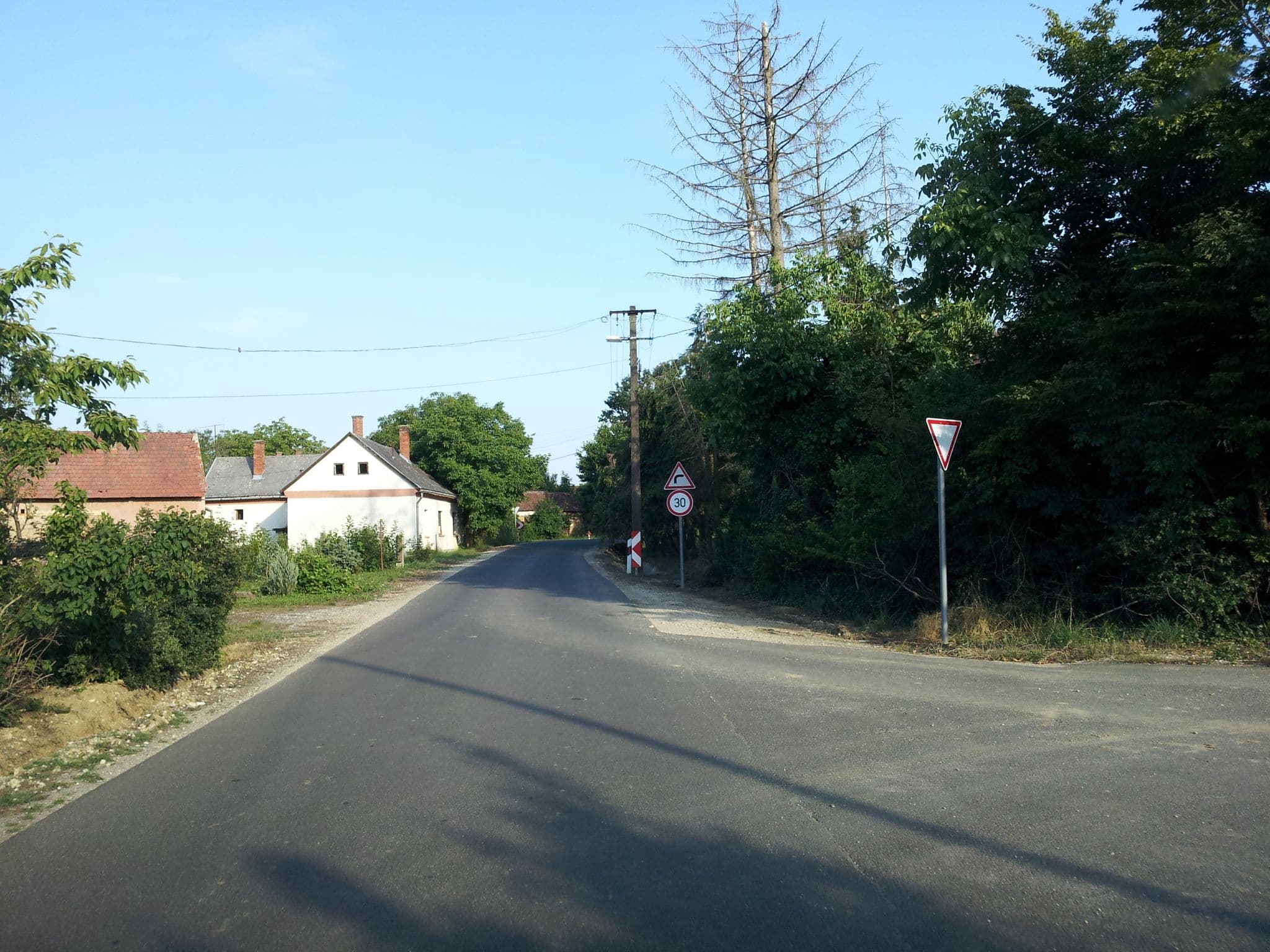 Street view near Liget Vendégház, Zalalövő — © kolesajr (CC BY-SA · Mapillary)