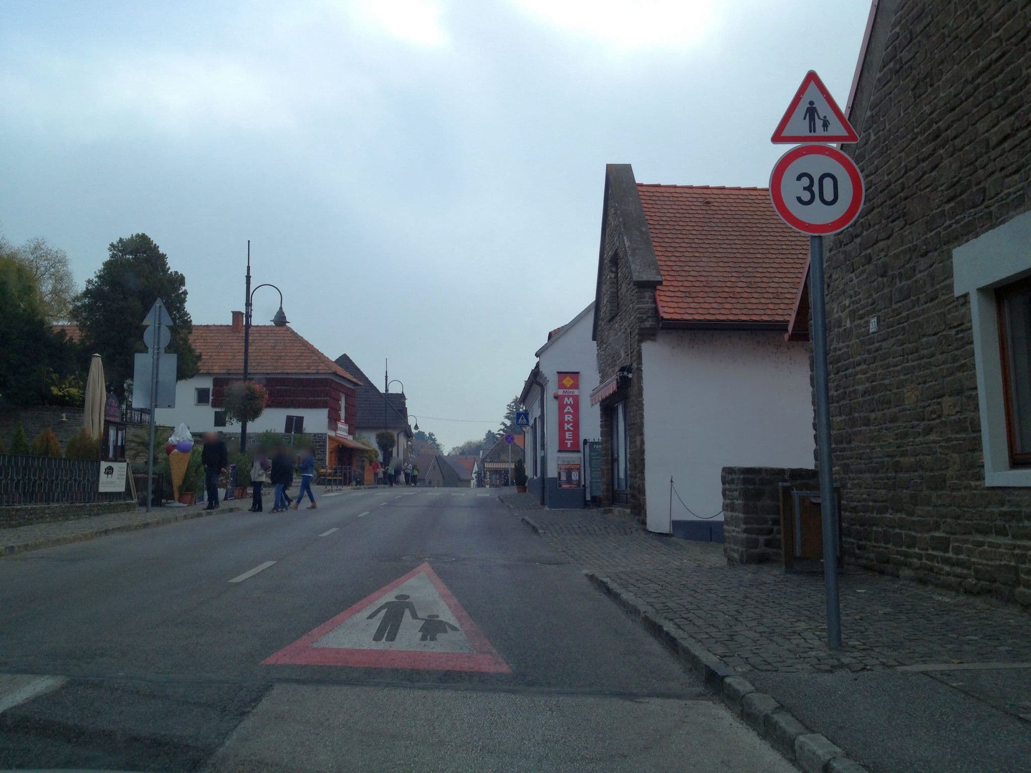 Street view near Csöpi panzió, Tihany — © istefanos (CC BY-SA · Mapillary)
