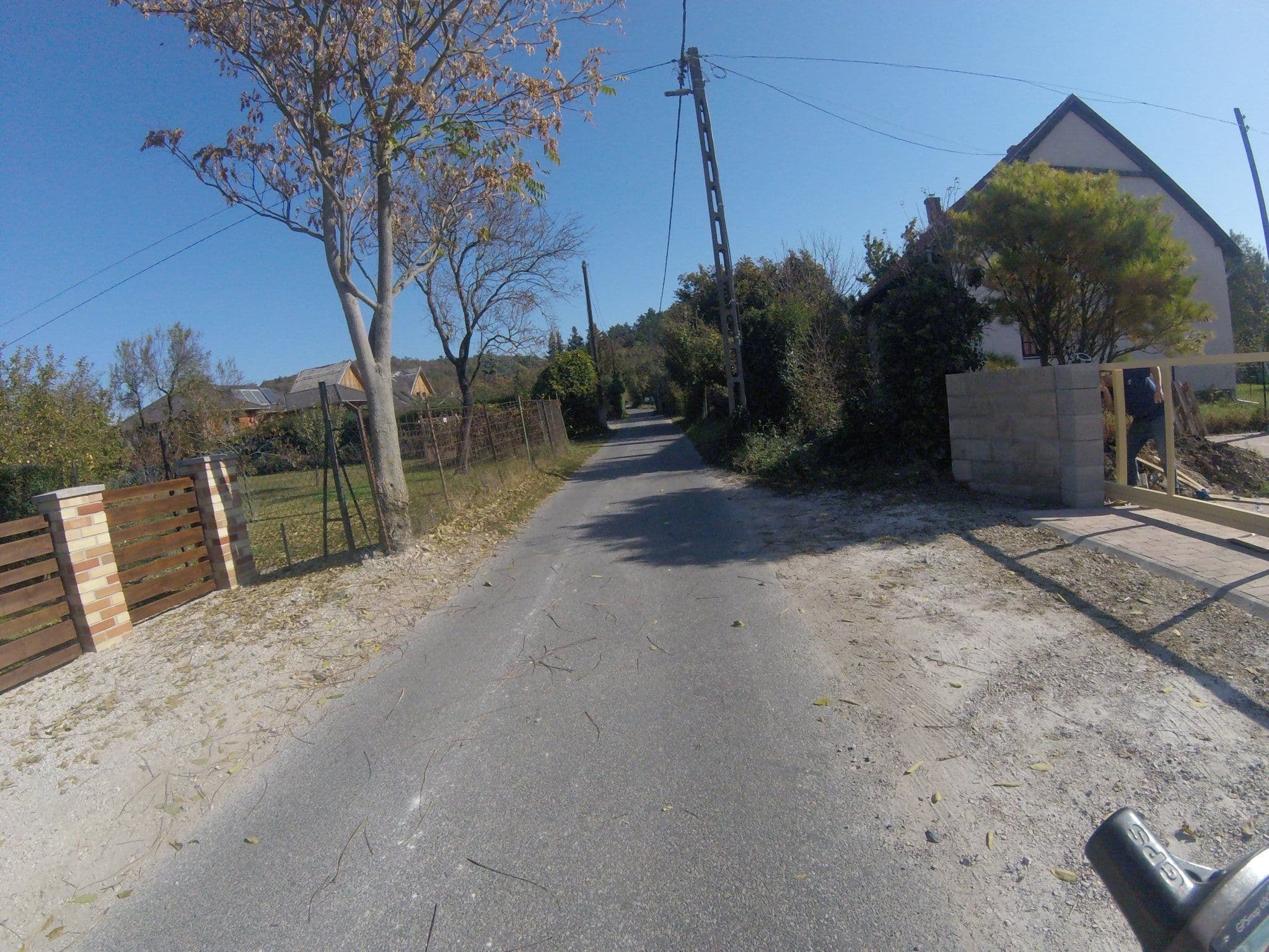 Street view near Varsás Négy Évszak Apartmanház Gyenesdiás, Gyenesdiás — © utvonalfelmeresek (CC BY-SA · Mapillary)