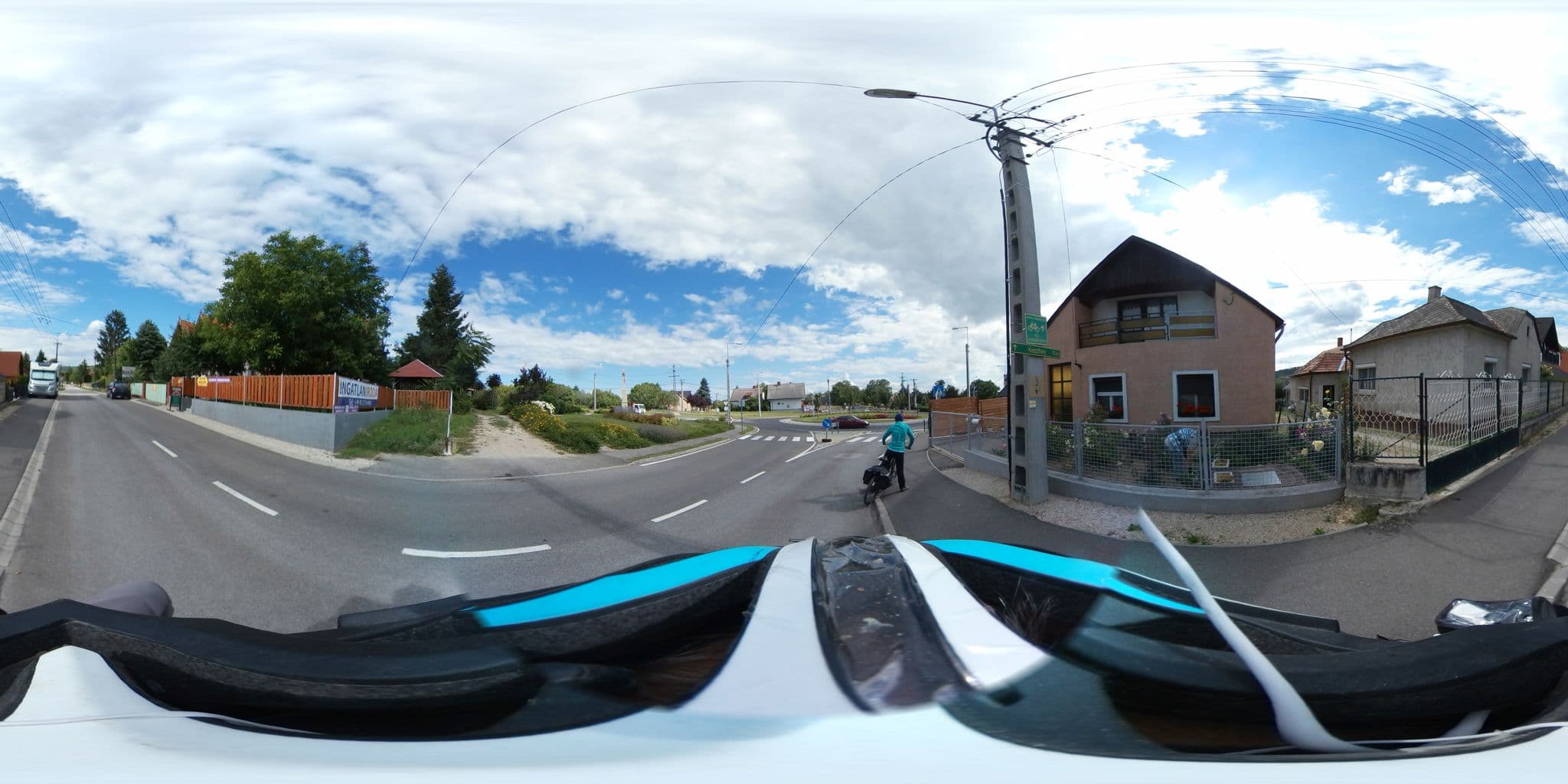 Street view near Klaudia Apart'hotel Balatongyörök, Vonyarcvashegy — © tamas (CC BY-SA · Mapillary)