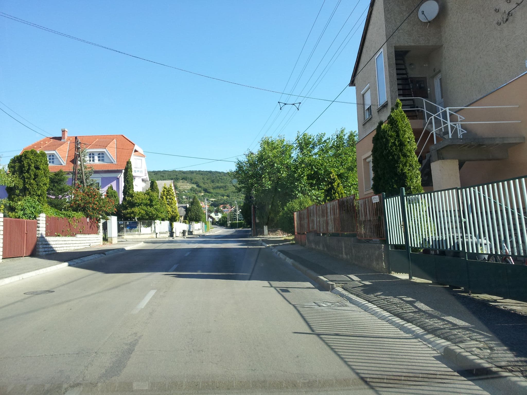 Street view near Virágos Vendégház Balatonfüred, Balatonfüred — © kolesajr (CC BY-SA · Mapillary)