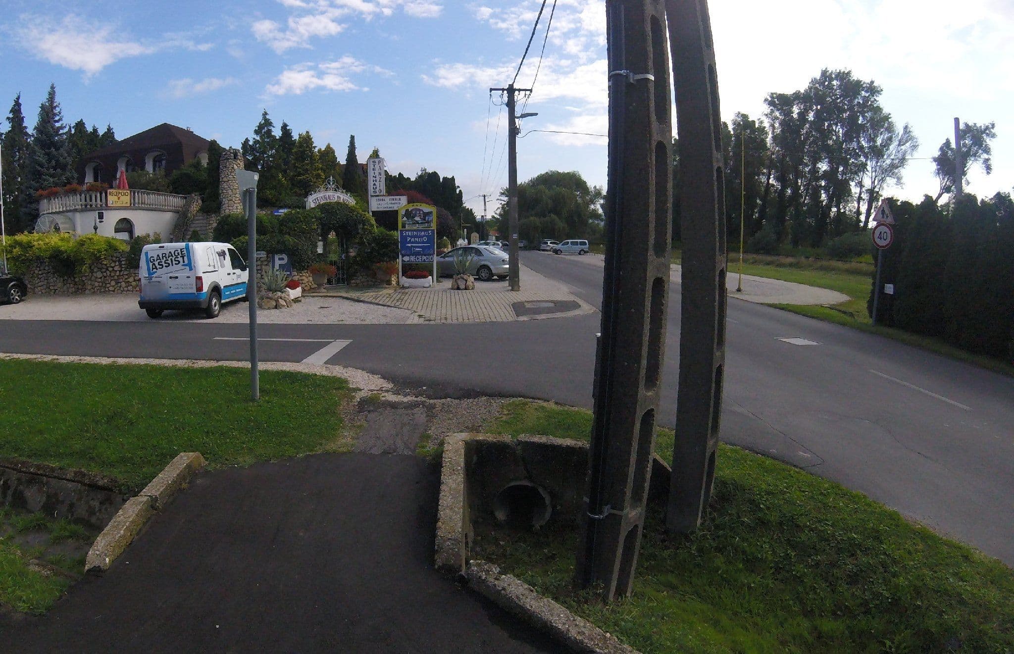 Street view near Steinhaus Panzió, Keszthely — © utvonalfelmeresek (CC BY-SA · Mapillary)