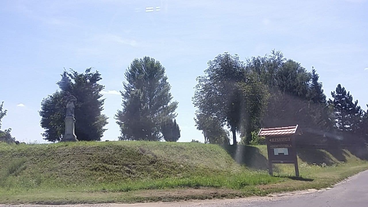 Street view near Hotel Lelle, Balatonlelle — © utvonalfelmeresek (CC BY-SA · Mapillary)