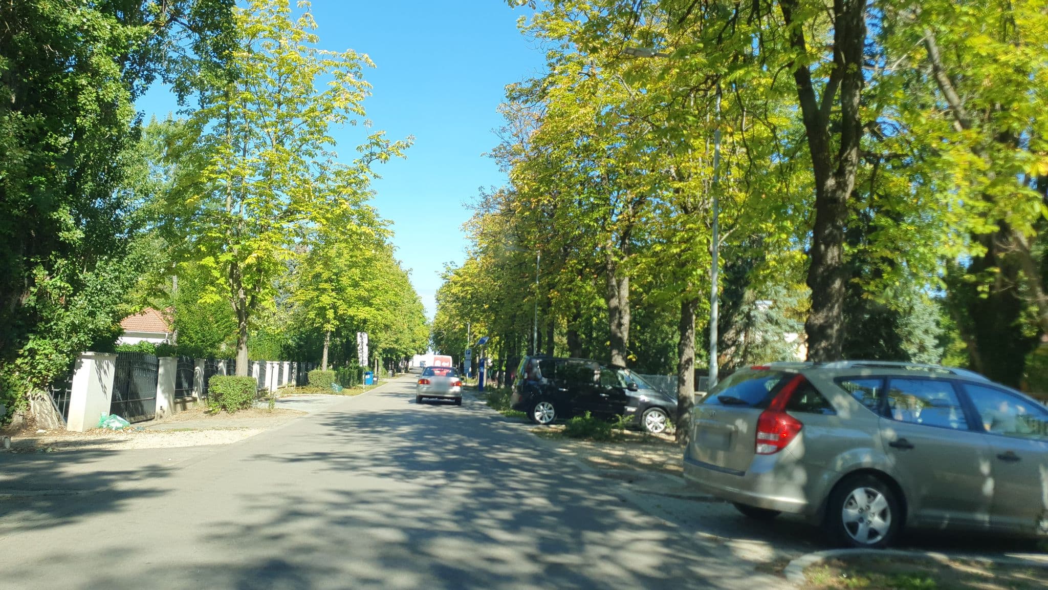Street view near Dorogi Polgármesteri Hivatal Nyaralója, Balatonföldvár — © kami911 (CC BY-SA · Mapillary)