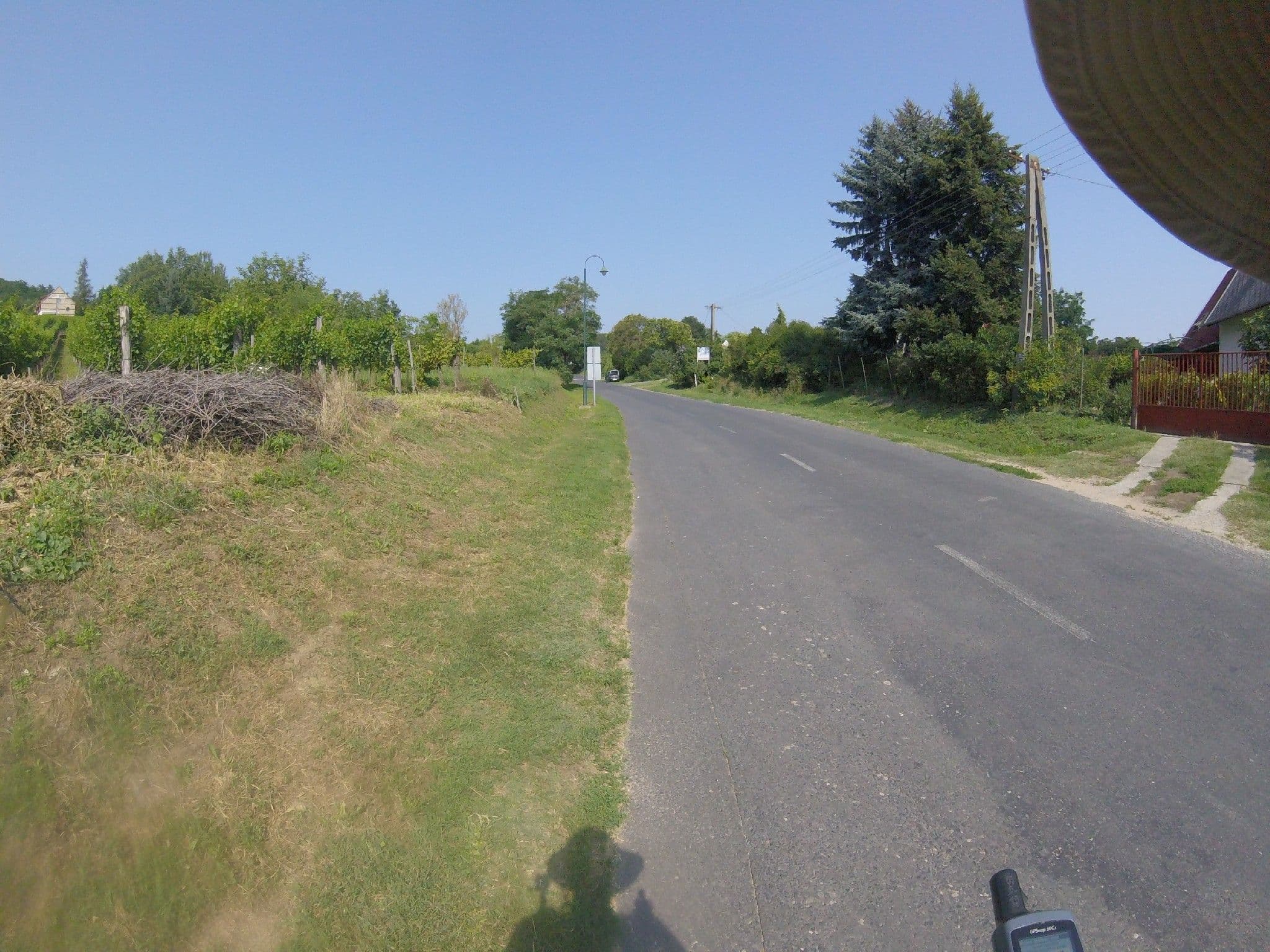 Street view near Szigliget, Zoltán Apartman, Badacsonytomaj — © utvonalfelmeresek (CC BY-SA · Mapillary)