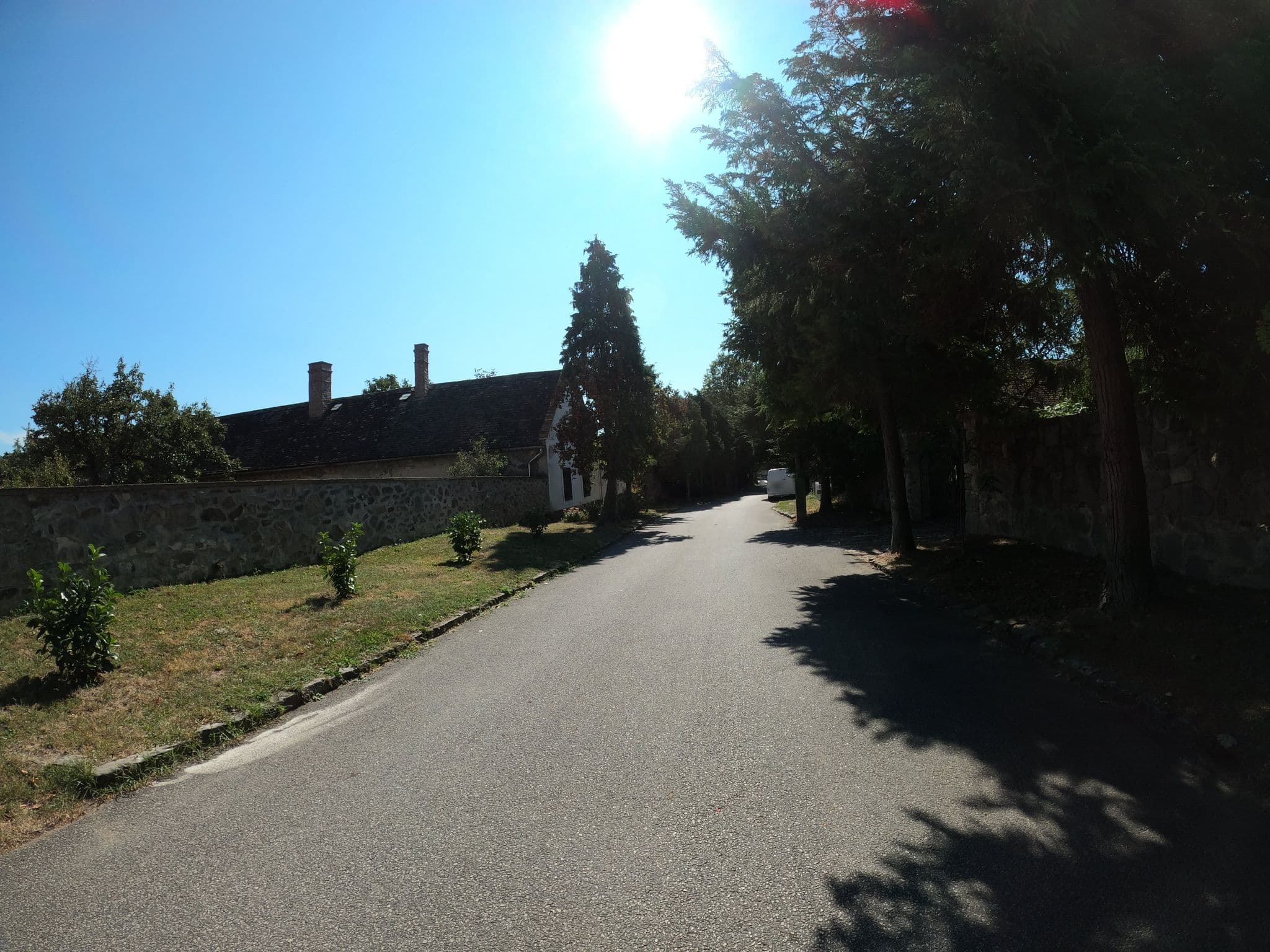 Street view near Kálla vendégház, Révfülöp — © knusprig (CC BY-SA · Mapillary)
