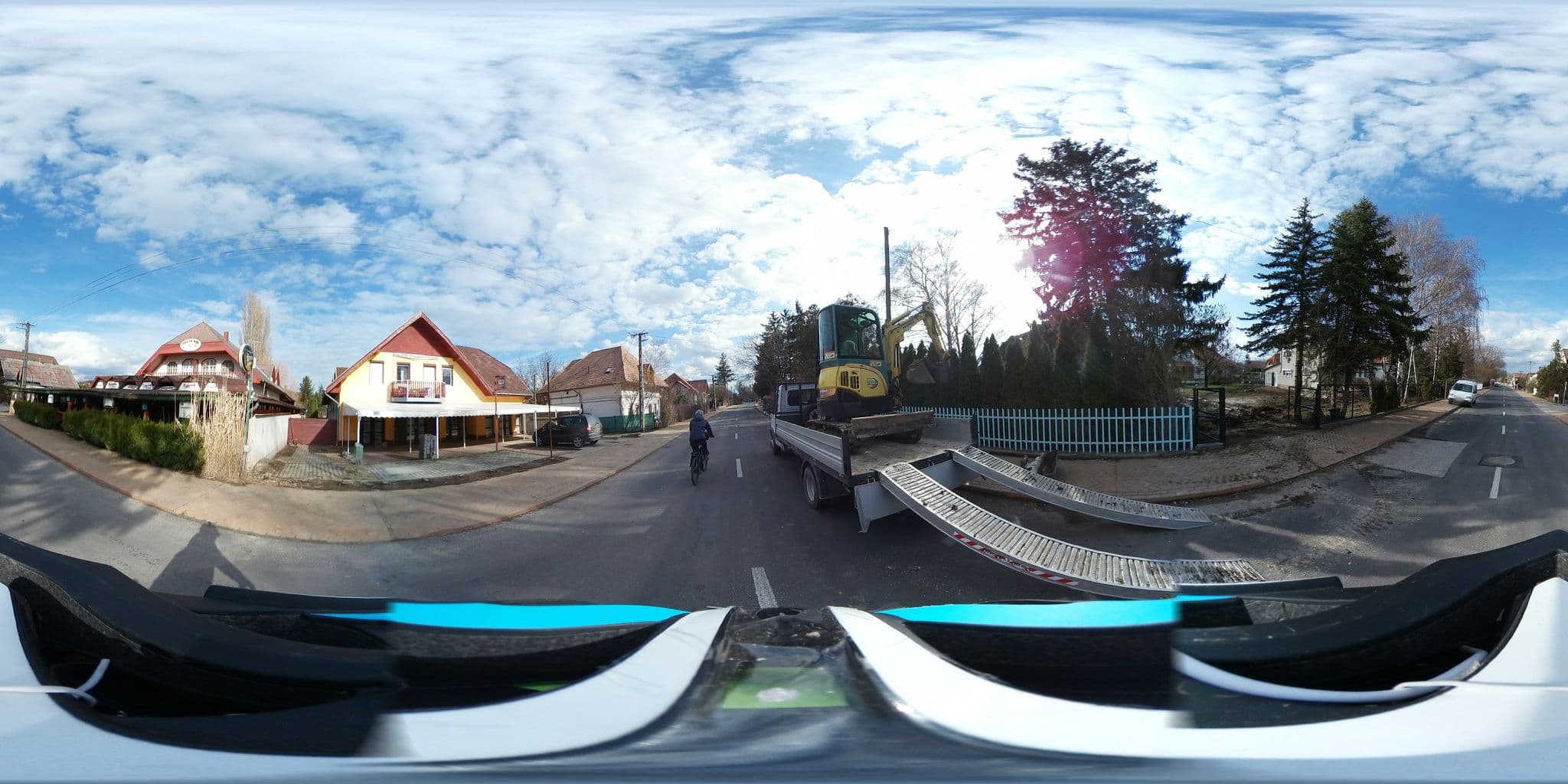 Street view near Família Apartmanház Gyenesdiás, Gyenesdiás — © tamas (CC BY-SA · Mapillary)