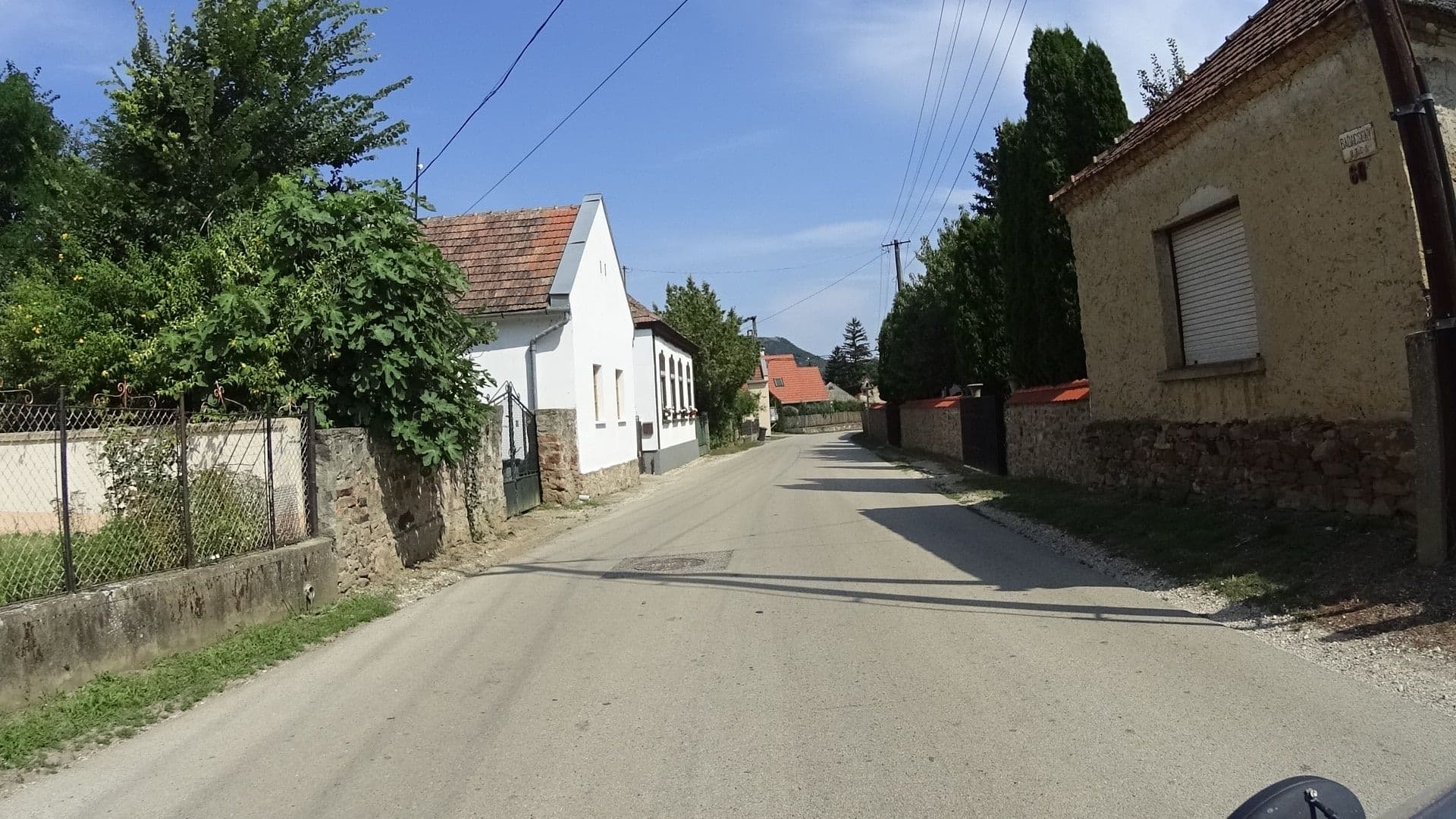 Street view near Helka Háza, Badacsonytomaj — © 468p (CC BY-SA · Mapillary)