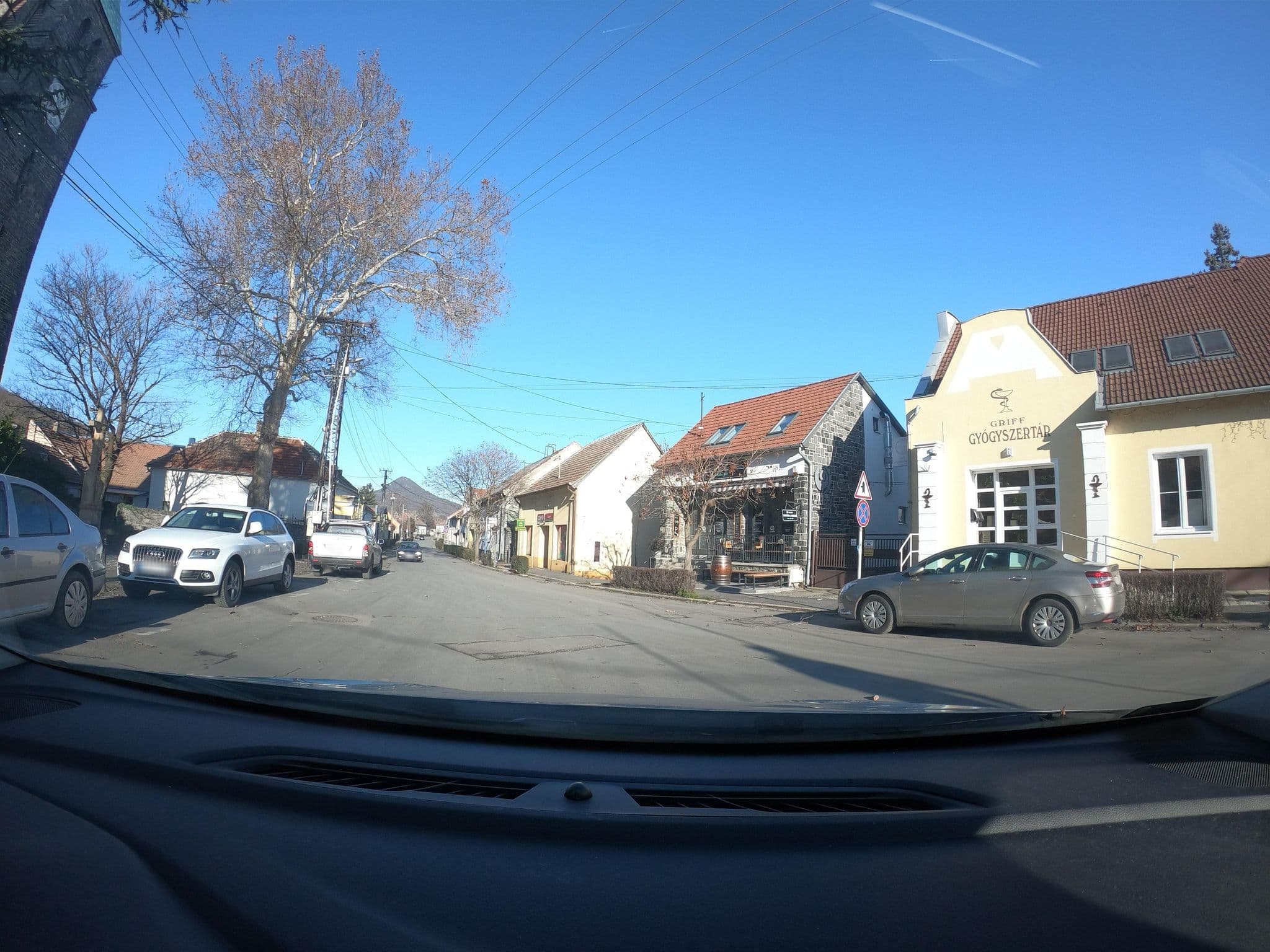 Street view near Bor&Breakfast, Badacsonytomaj — © vst (CC BY-SA · Mapillary)
