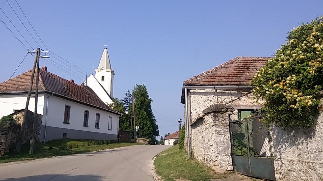 Street view near Tekeress Vendégház Káptalantóti, Badacsonytomaj — © utvonalfelmeresek (CC BY-SA · Mapillary)