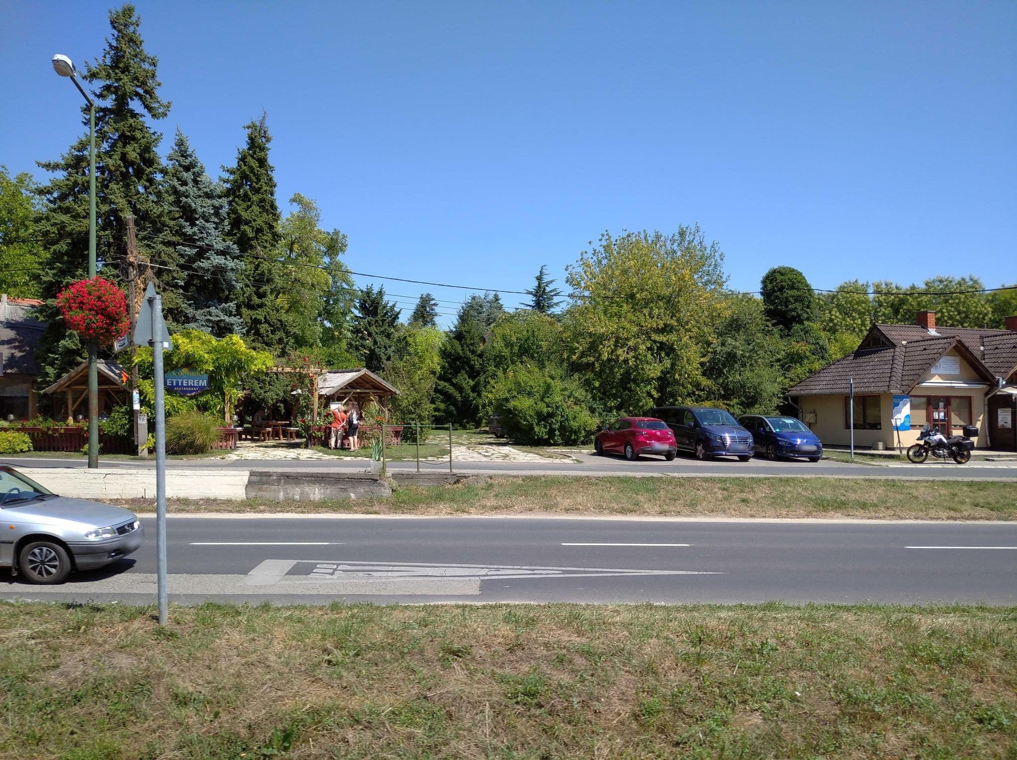 Street view near Kék Öböl Étterem, Balatonalmádi — © grozsa11 (CC BY-SA · Mapillary)