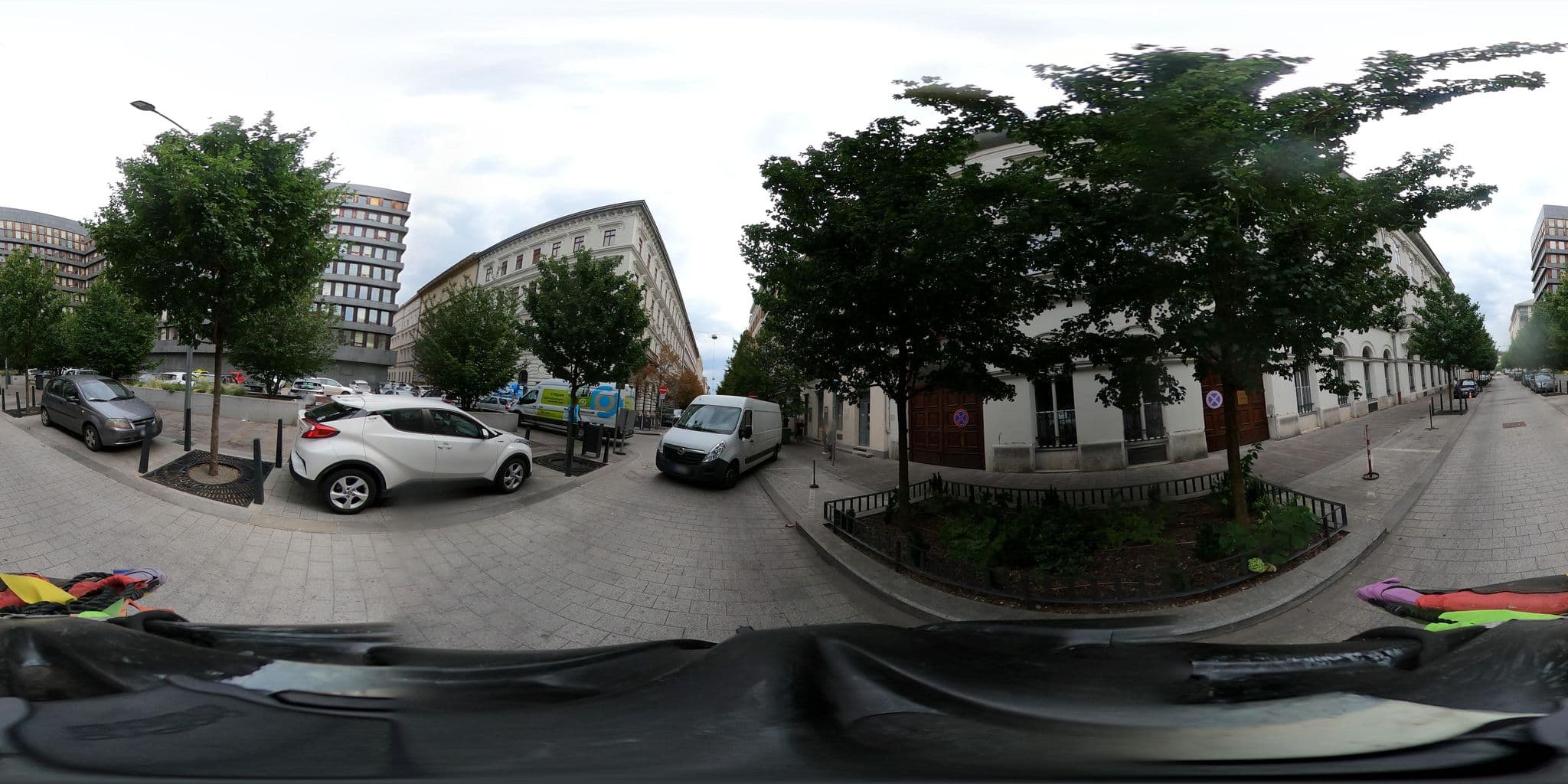 Street view near Arany7, Lipótváros — © grozsa11 (CC BY-SA · Mapillary)