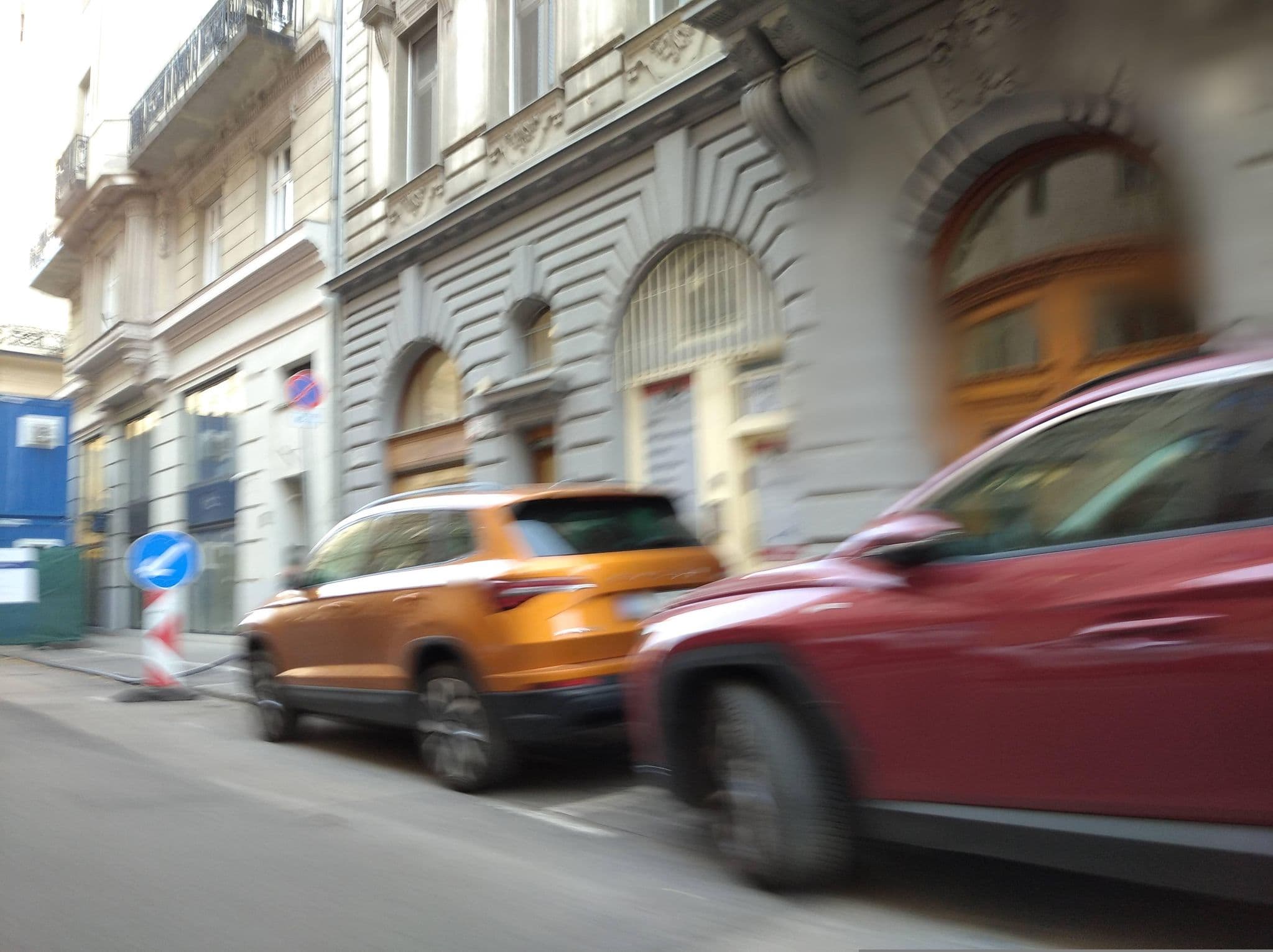 Street view near Garibaldi Apartman, Lipótváros — © grozsa11 (CC BY-SA · Mapillary)