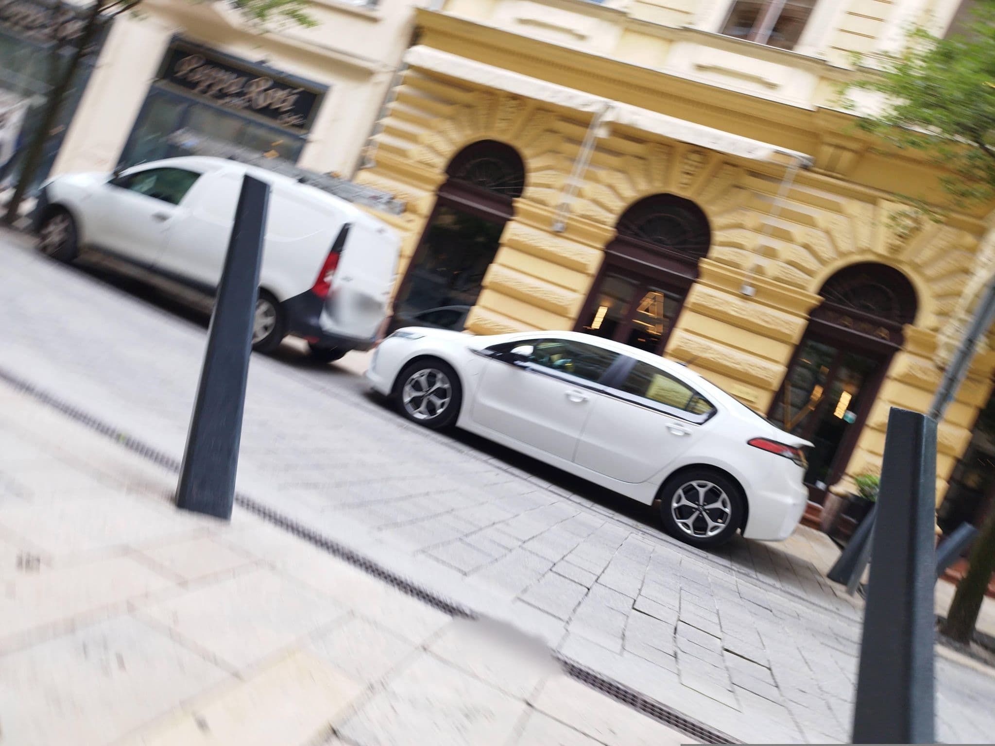 Street view near Budapest Bazilika, Budapest V. kerület — © grozsa11 (CC BY-SA · Mapillary)