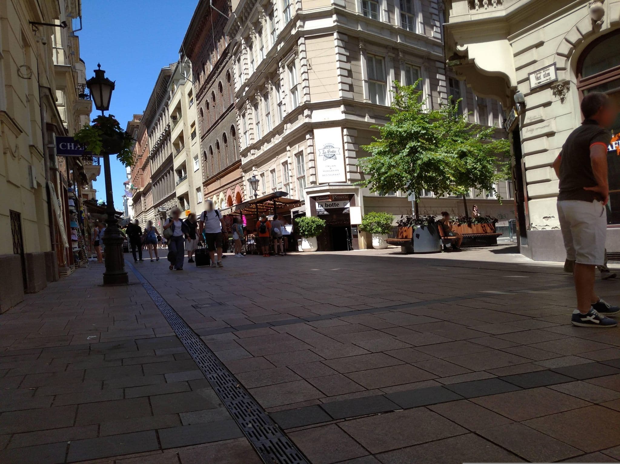 Street view near Domino Hostel, Belső-Ferencváros — © grozsa11 (CC BY-SA · Mapillary)