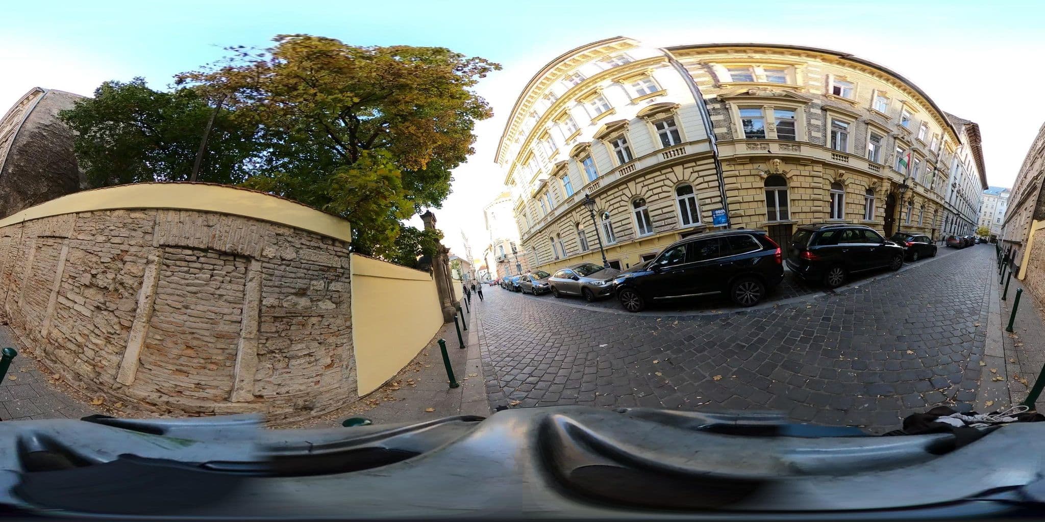 Street view near Joghallgatók Önképző Szervezete Szakkollégium, Belső-Ferencváros — © grozsa11 (CC BY-SA · Mapillary)