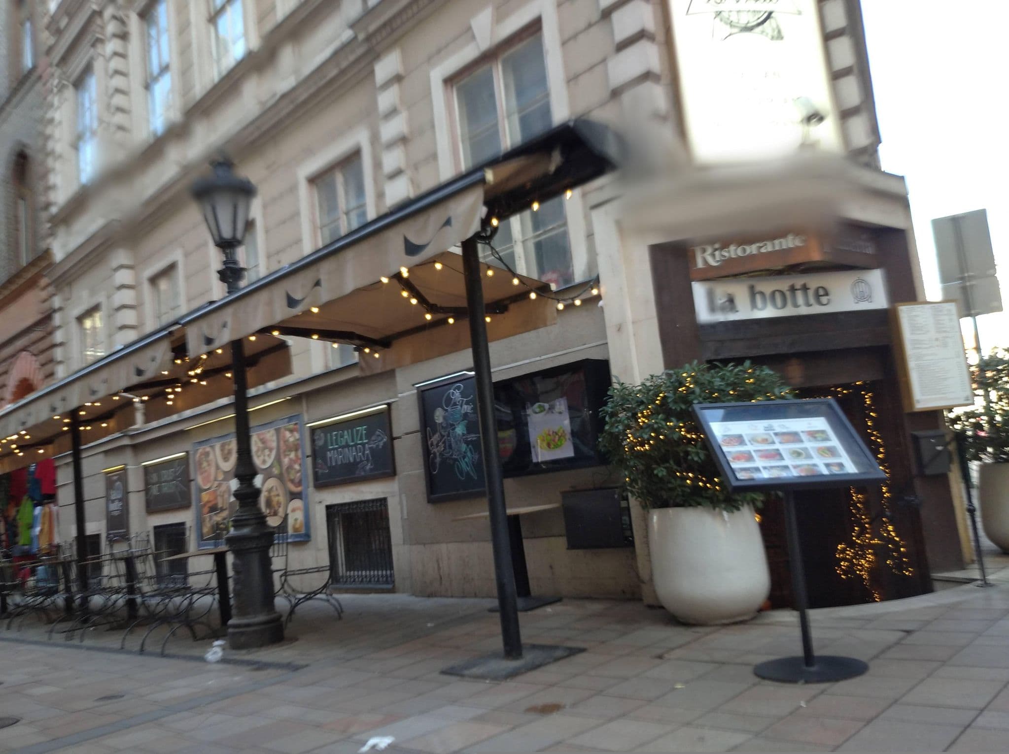 Street view near Budapest Rental Apartments, Belső-Ferencváros — © grozsa11 (CC BY-SA · Mapillary)
