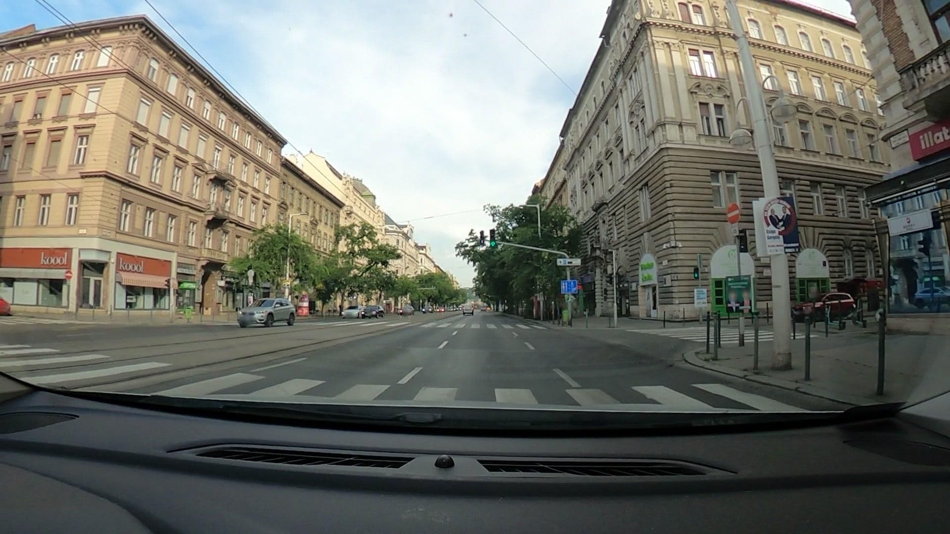 Street view near Bell hostel Budapest, Újlipótváros — © vst (CC BY-SA · Mapillary)