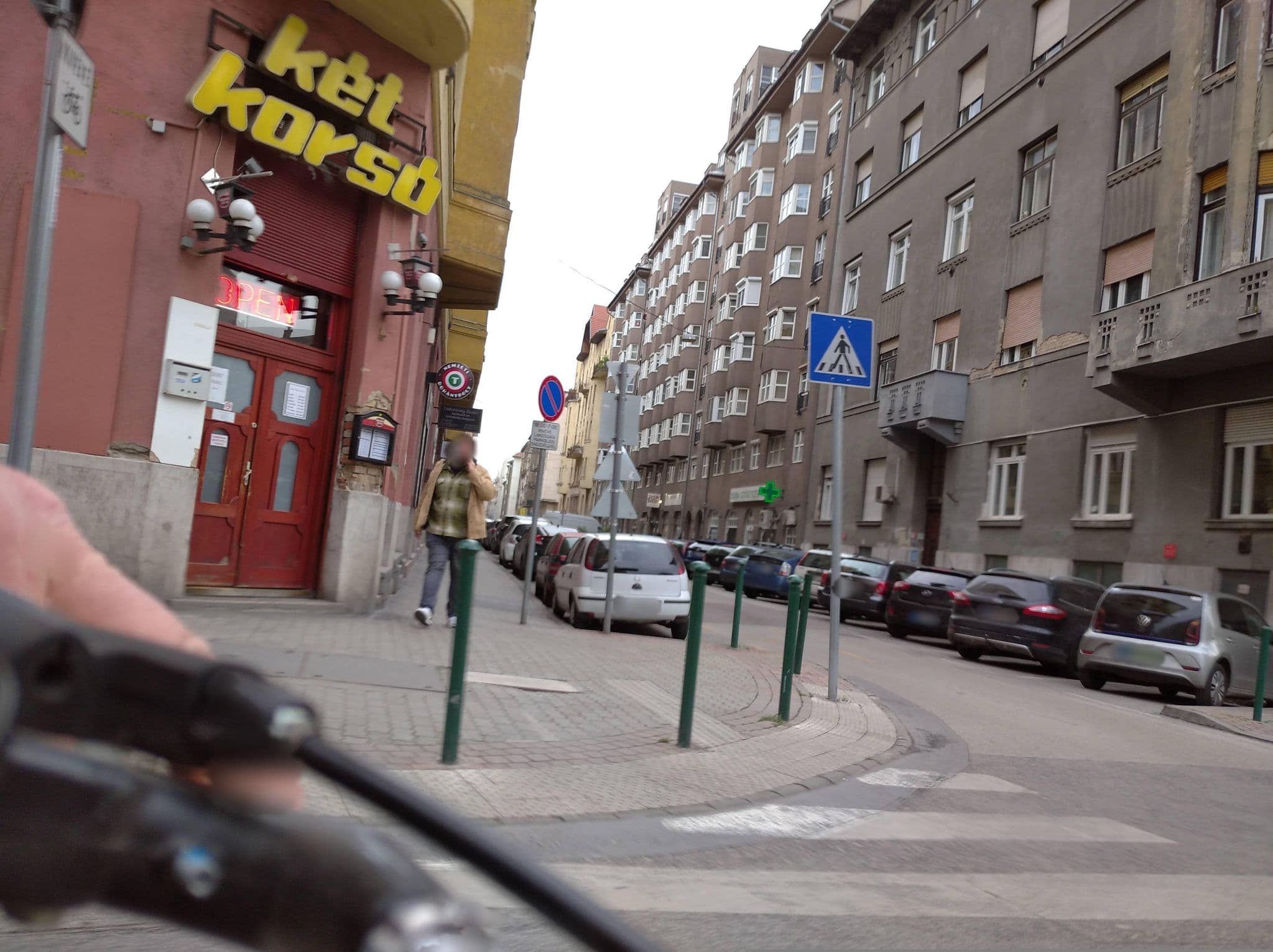 Street view near Zoltan Air B&B, Újlipótváros — © grozsa11 (CC BY-SA · Mapillary)