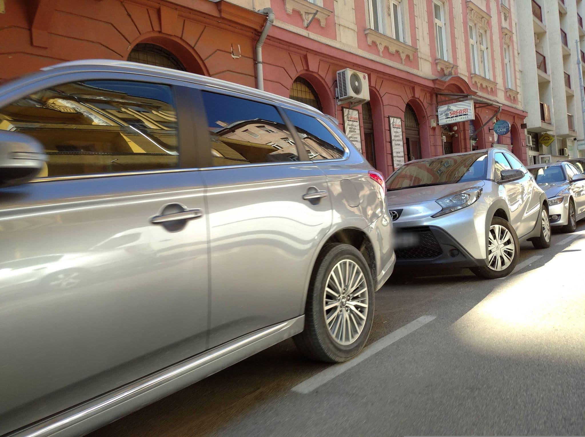 Street view near Csaba's Camp, Újlipótváros — © grozsa11 (CC BY-SA · Mapillary)