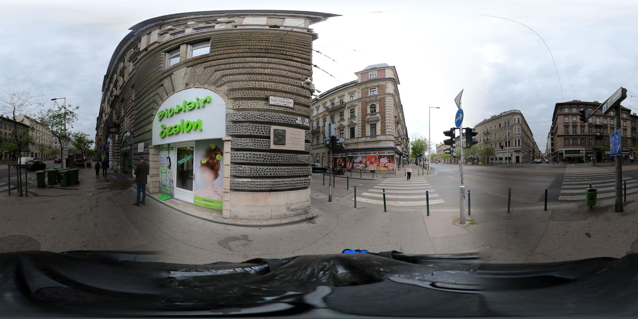 Street view near City Panzio Ring, Újlipótváros — © grozsa11 (CC BY-SA · Mapillary)