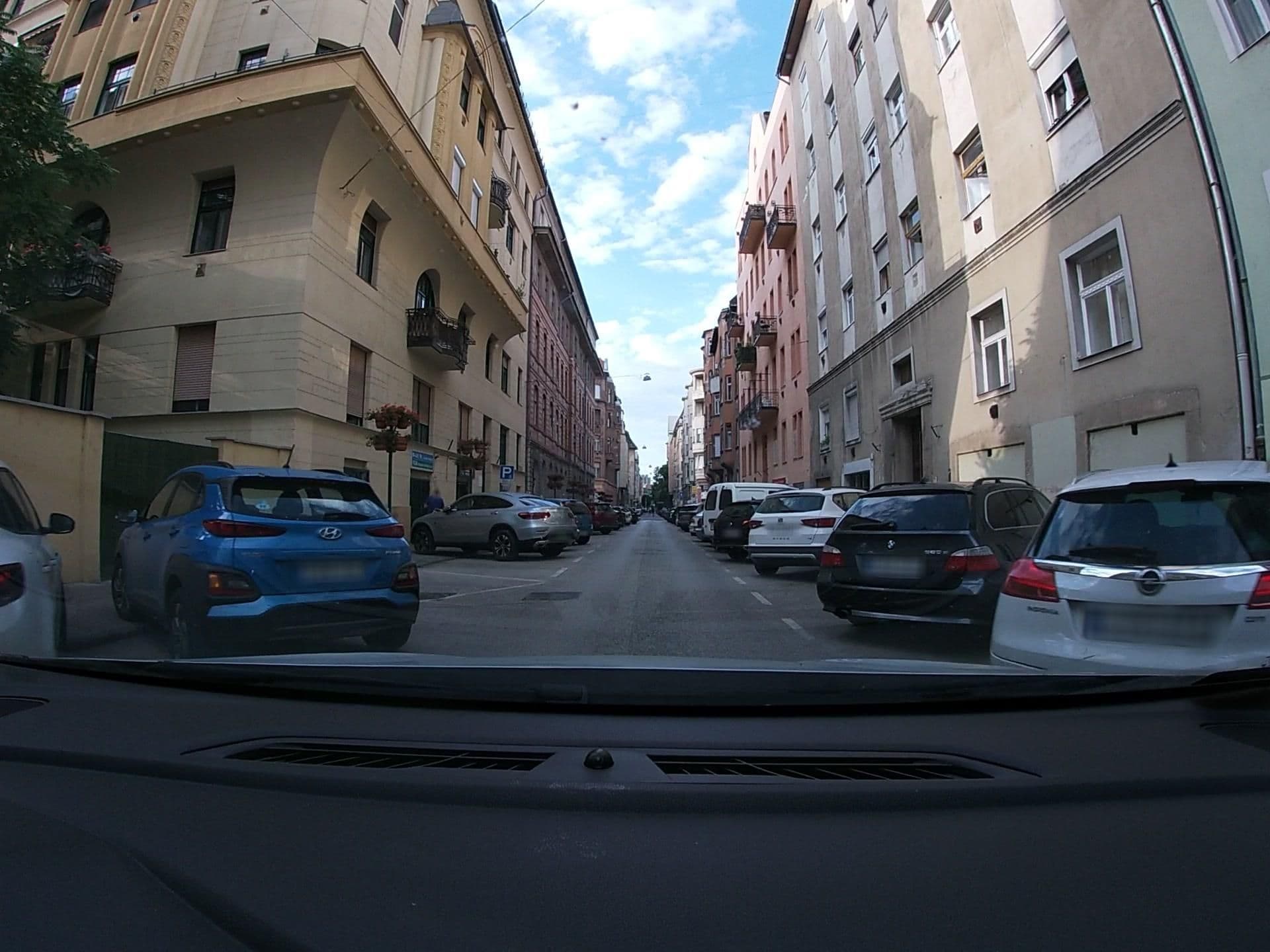 Street view near Apartment Green Tea Budapest Center, Újlipótváros — © vst (CC BY-SA · Mapillary)