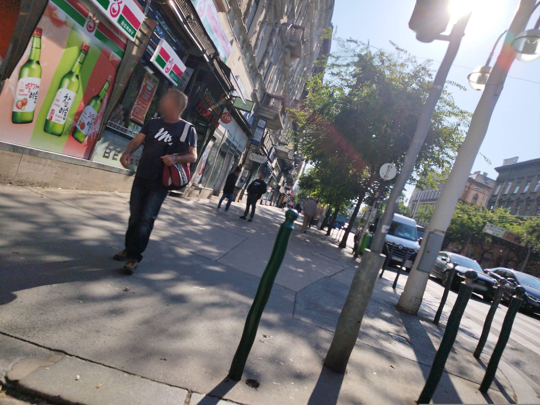 Street view near Bell Hostel & Apartments, Újlipótváros — © grozsa11 (CC BY-SA · Mapillary)