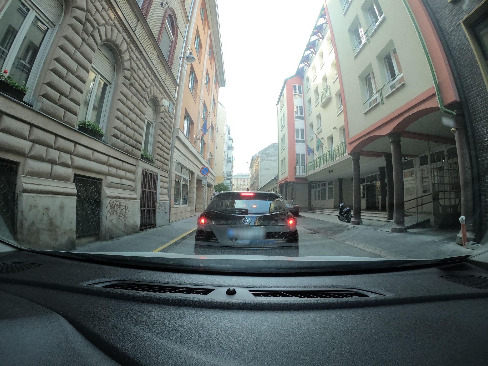 Street view near Vagabond Grand’Or, Palotanegyed — © vst (CC BY-SA · Mapillary)