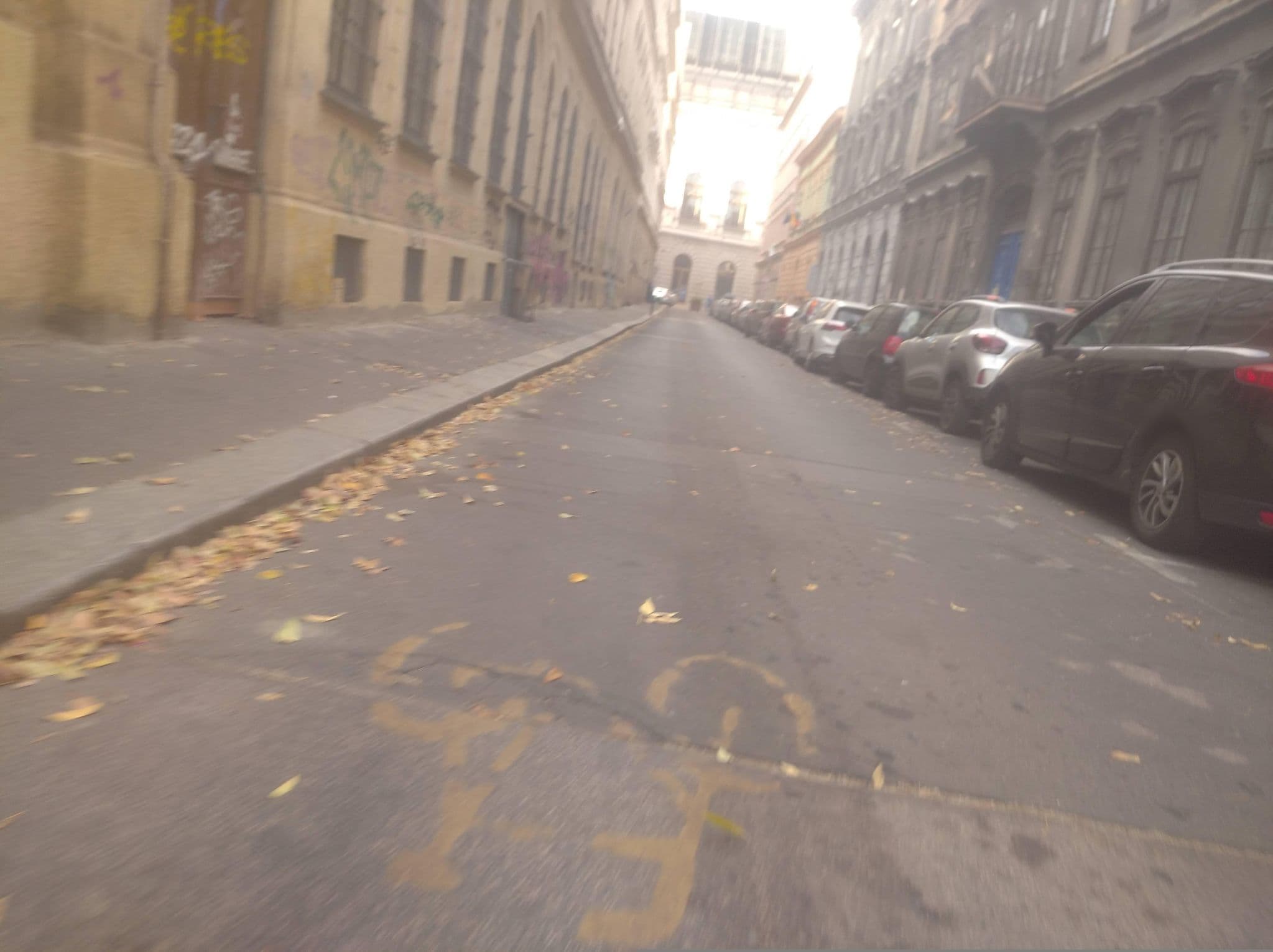 Street view near Iskola 2.0 Hostel, Budapest VI. kerület — © grozsa11 (CC BY-SA · Mapillary)
