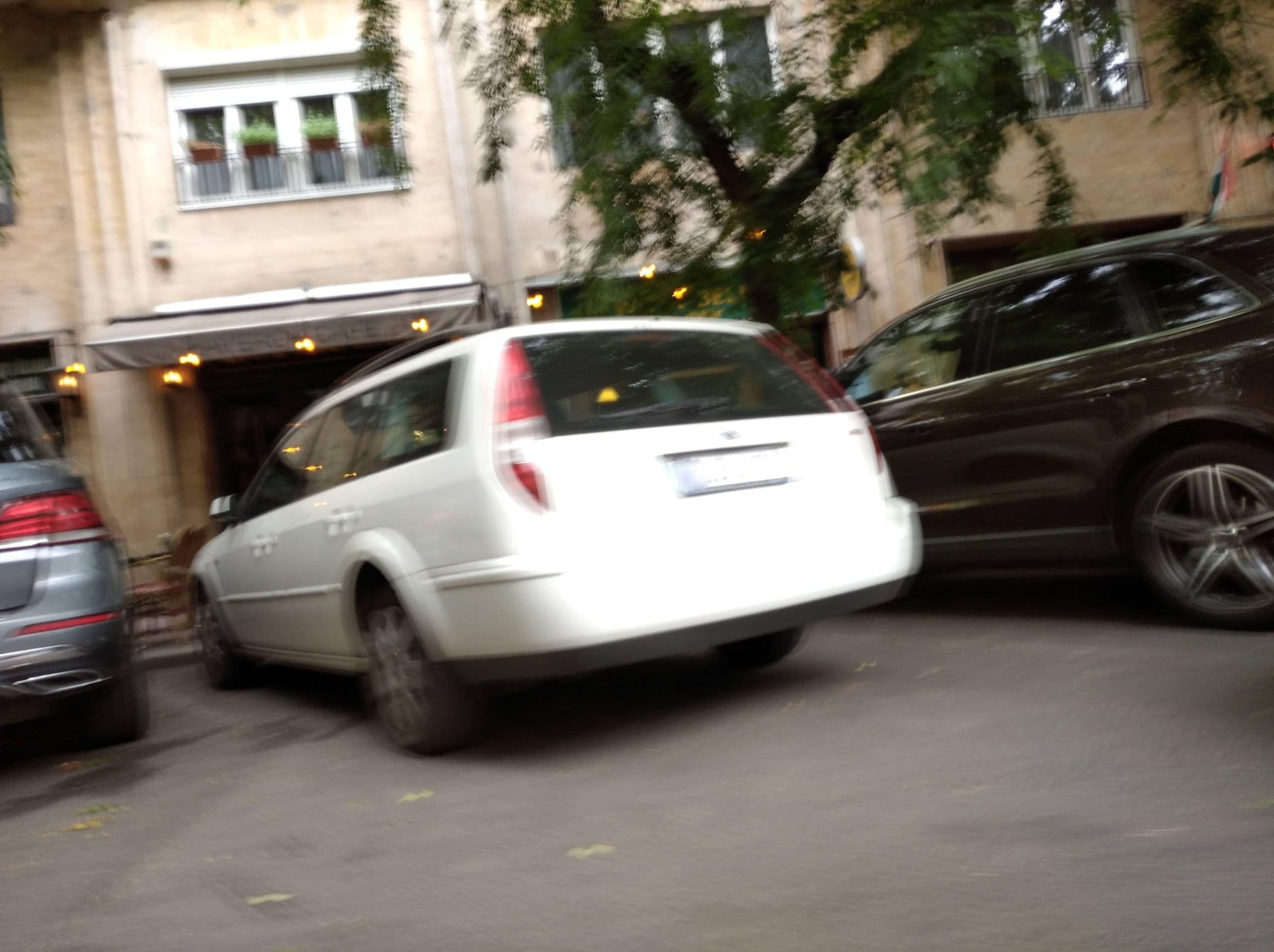 Street view near Sinagoga, Palotanegyed — © grozsa11 (CC BY-SA · Mapillary)