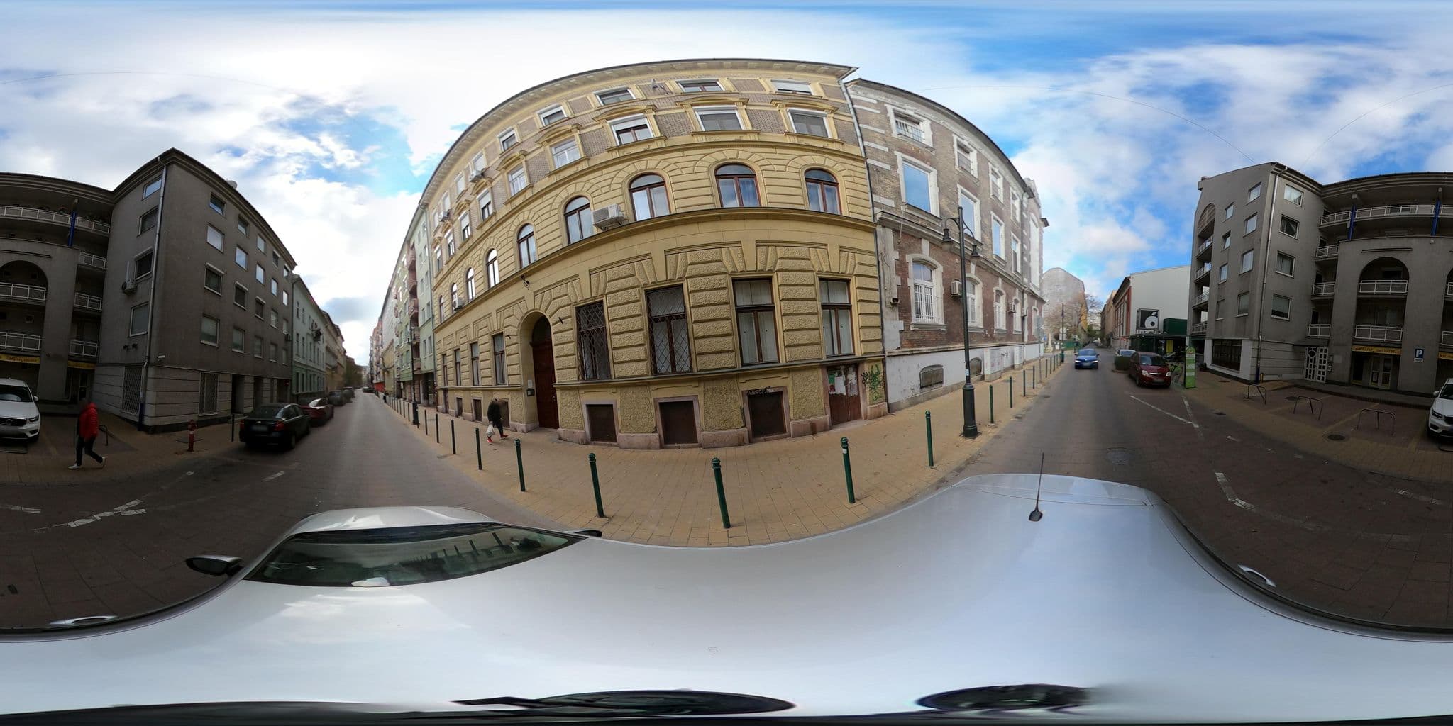 Street view near Hopstel Beerhotel, Belső-Ferencváros — © vst (CC BY-SA · Mapillary)