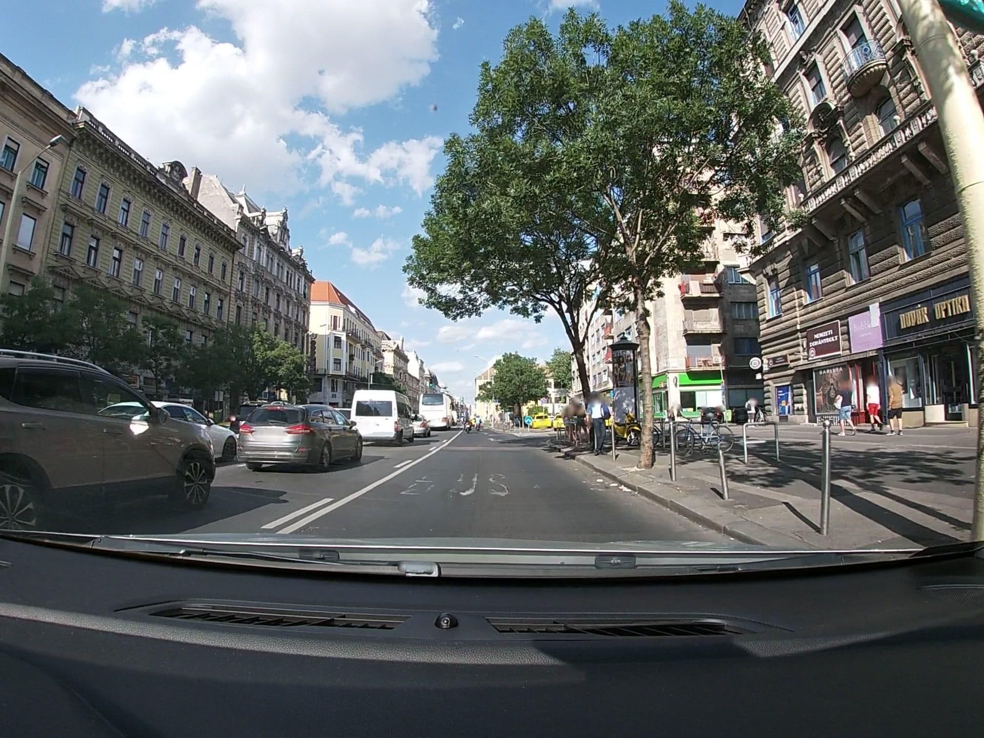 Street view near Szinkron Hotel, Palotanegyed — © vst (CC BY-SA · Mapillary)